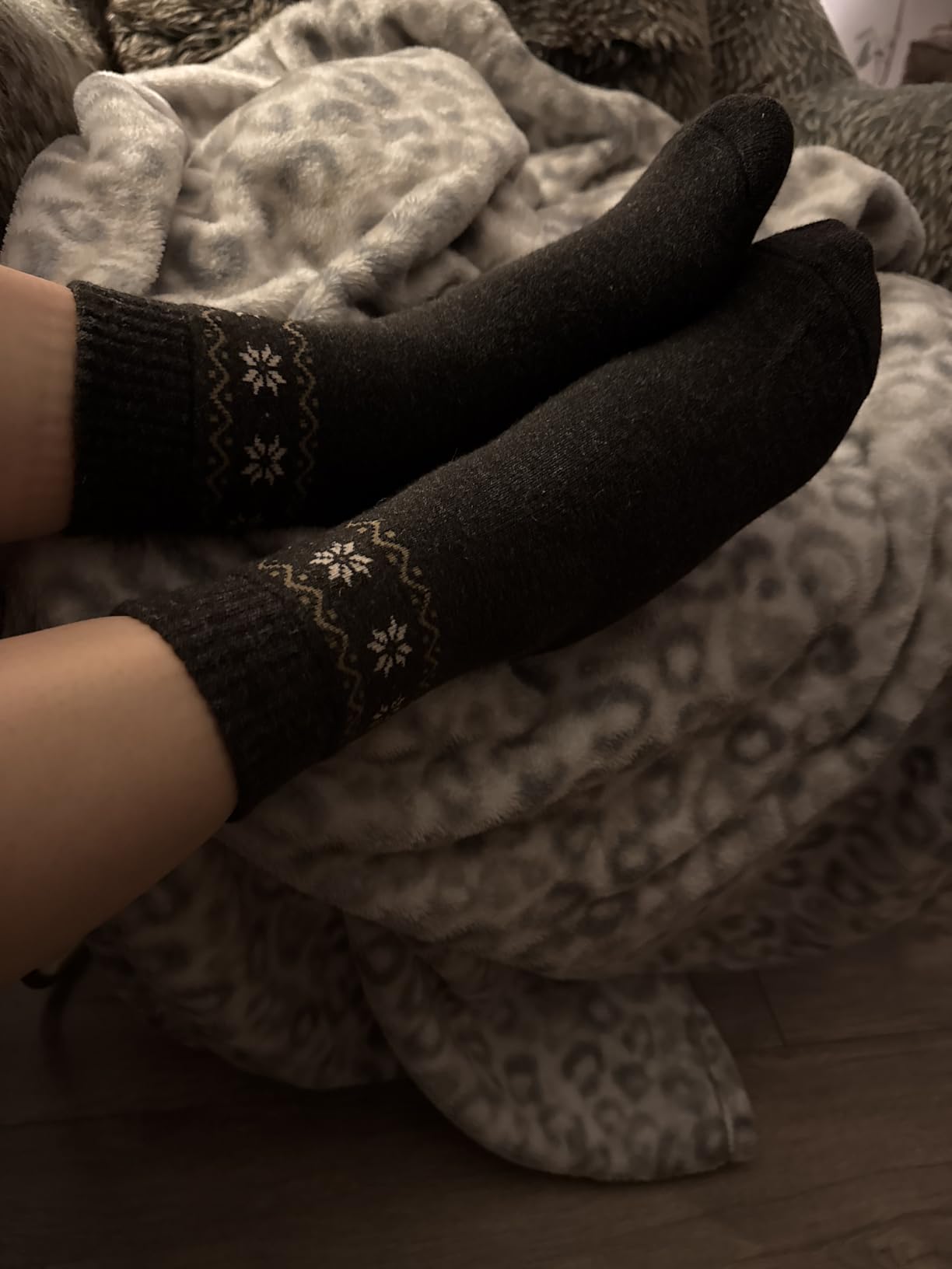 NinetoFiveLife Pack of 4 Womens Wool Socks Winter Hiking Socks Thick Merino Wool Knit Outdoor Recreation Warm Soft and Comfortable customer photo 1