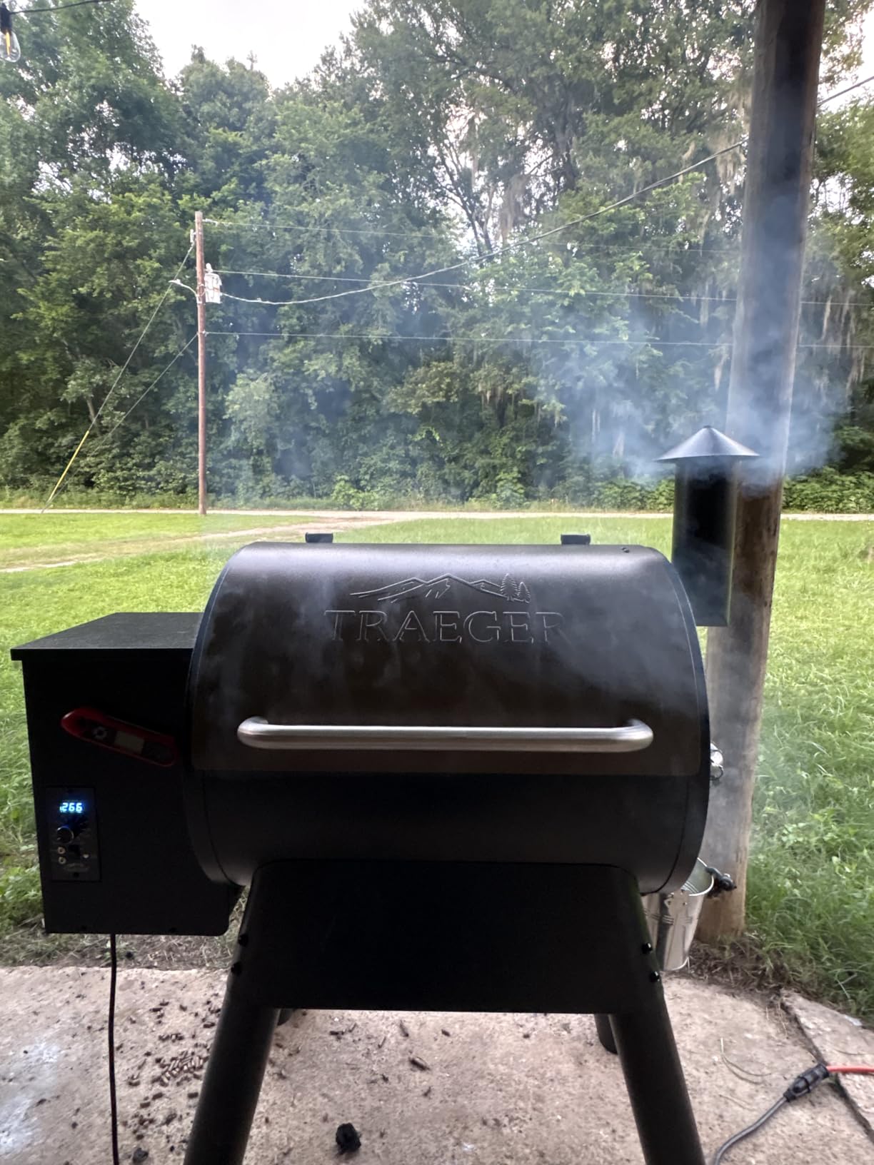 Traeger Pro 22 Wood Pellet Grill & Smoker, 572 Sq In, WiFi | 6-in-1 BBQ versatility, meat probe, 450°F max, 18 lb hopper customer photo 1