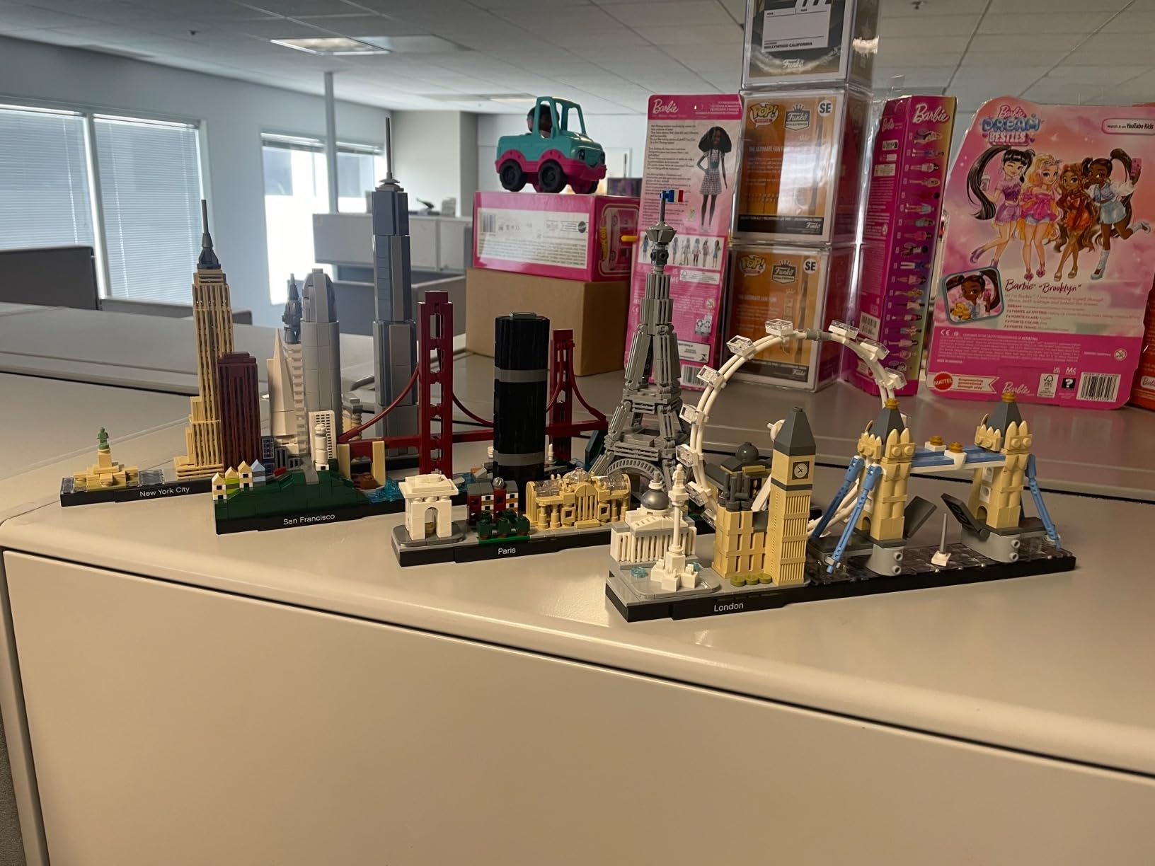 LEGO Architecture Paris Model Building Set - Detailed Display Building Block Set for Kids, Boys and Girls, Ages 12+ - Unique Gift for Travel & Architecture Enthusiasts - 21044 customer photo 1