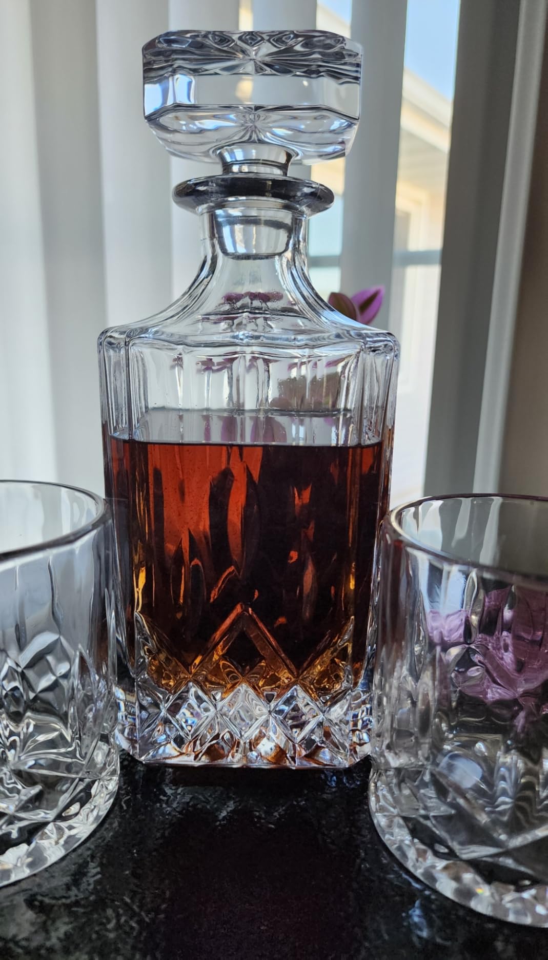 ELIDOMC 5PC Italian Crafted Crystal Whiskey Decanter & Whiskey Glasses Set, Crystal Decanter Set With 4 Whiskey Glasses customer photo 2