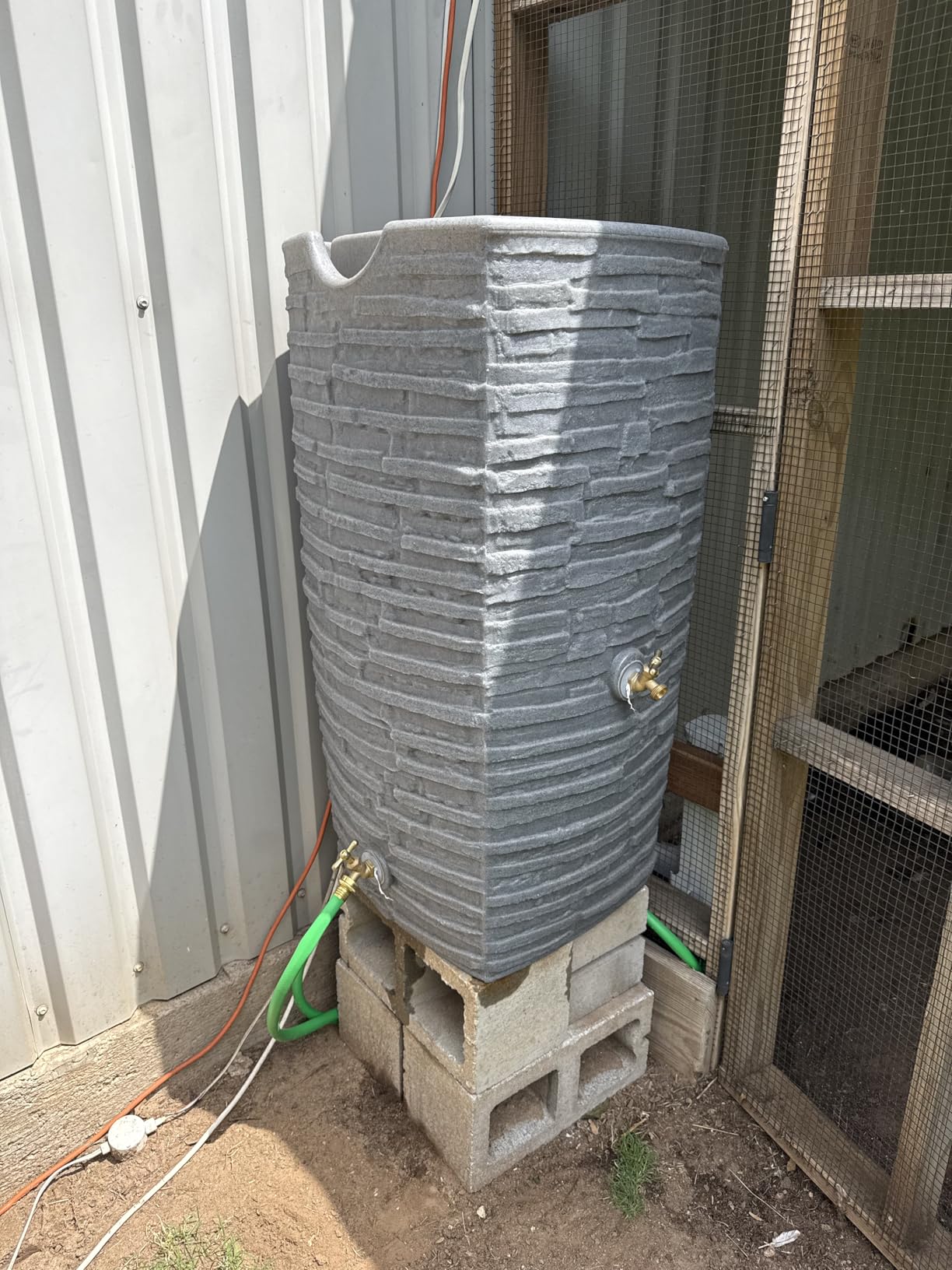 Good Ideas Impressions Riverwalk Rain Water Collection Barrel, 50 Gallon | Dark Granite Faux Slate Rock Rainwater Catcher, Plastic Storage Drum with Dual Robust Metal Spigots & Fine Mesh Screen customer photo 2