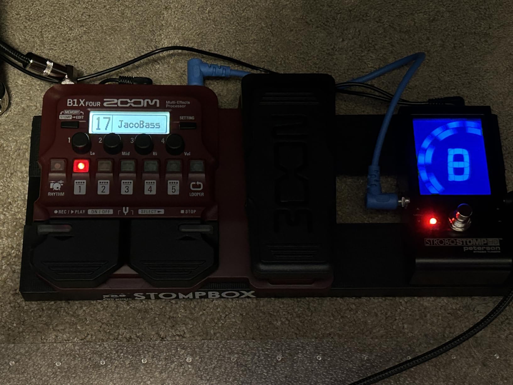 Zoom B1X Four Bass Multi-Effects with Expression Pedal & 70+ Effects customer photo 1