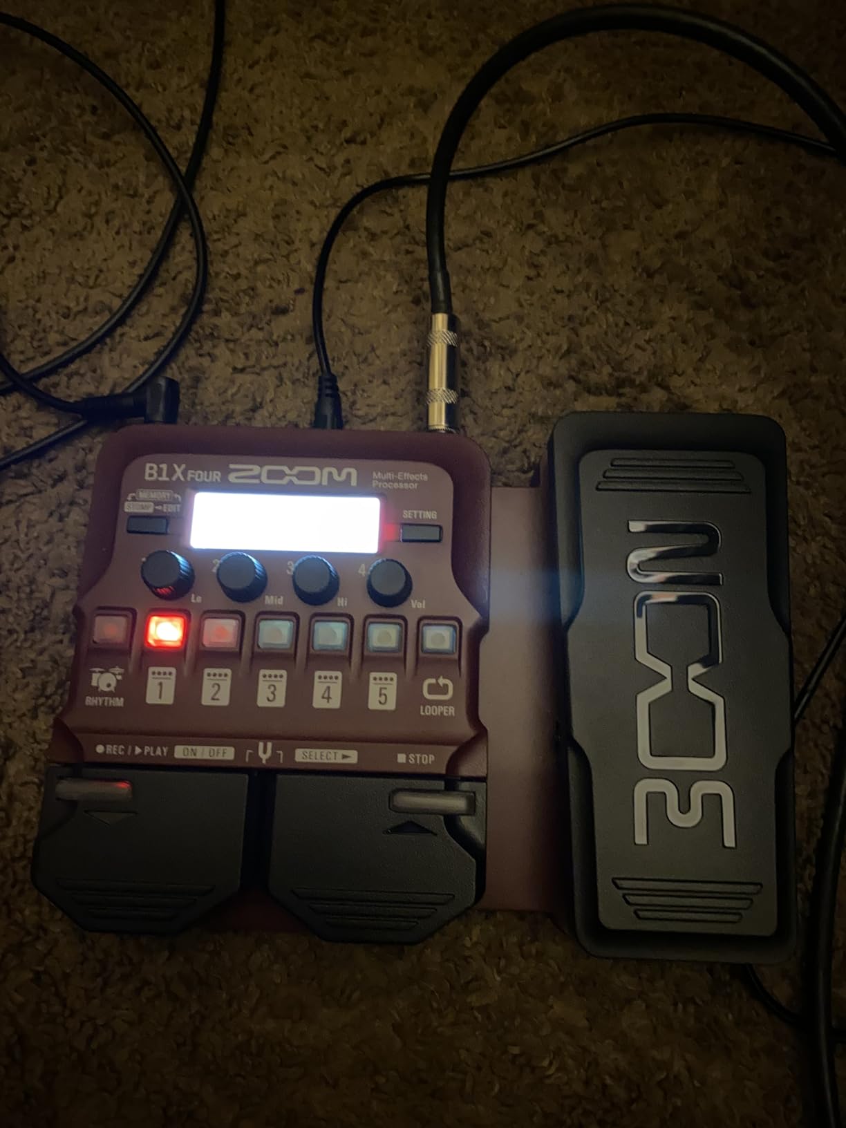 Zoom B1X Four Bass Multi-Effects with Expression Pedal & 70+ Effects customer photo 2