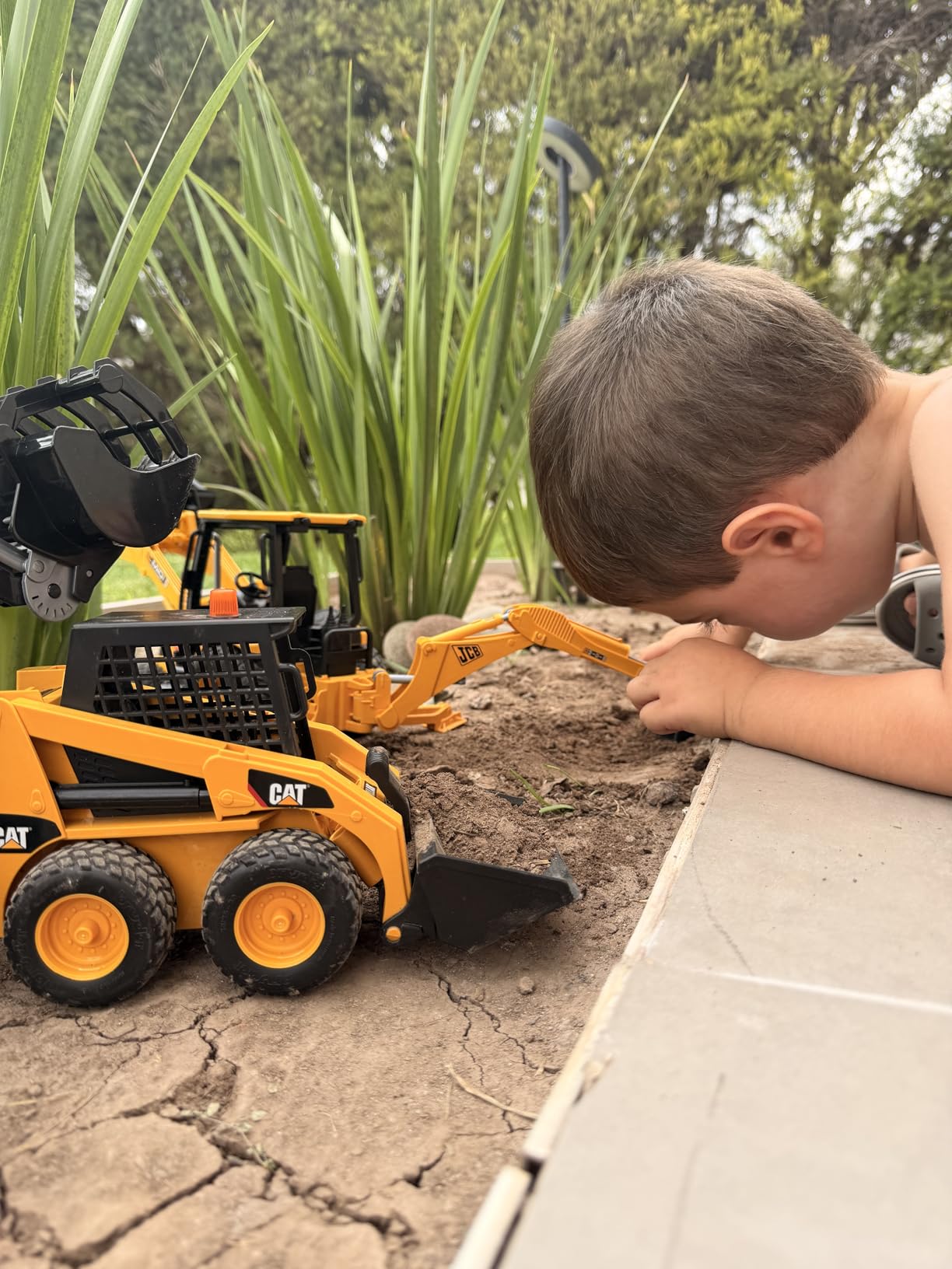 02482 Cat Skid Steer Loader, 1:16 Scale Realistic Skid Steer Toy customer photo 2