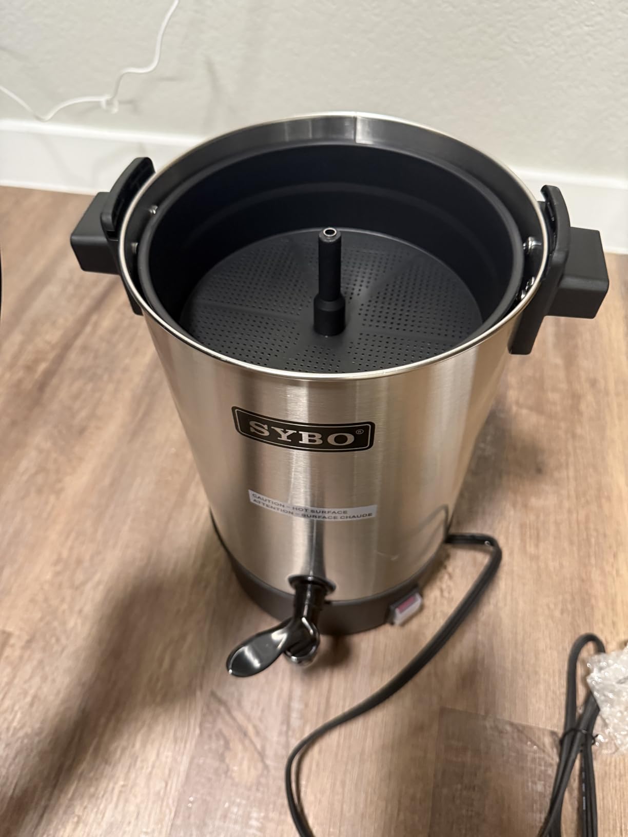 SYBO SR-CP-50B Commercial Grade Stainless Steel Percolate Coffee Maker Hot Water Urn for Catering, 50-Cup 8 L, Metallic customer photo 1