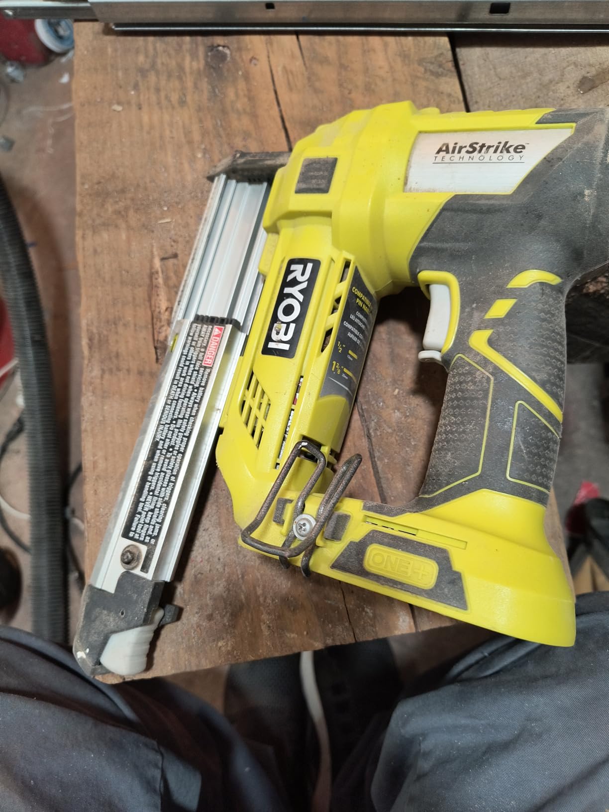 Ryobi 18-Volt ONE+ Lithium-Ion Cordless AirStrike 23-Gauge 1-3/8 inch Headless Pin Nailer (Tool Only) | Battery and Charger Sold Separately customer photo 2