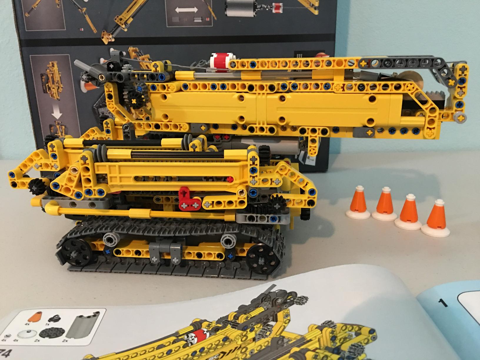 LEGO Technic Compact Crawler Crane 42097 Building Kit (920 Pieces) customer photo 1