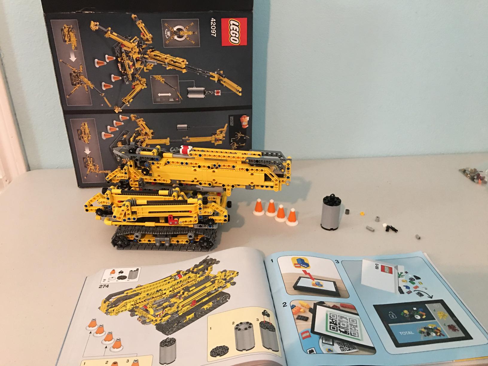 LEGO Technic Compact Crawler Crane 42097 Building Kit (920 Pieces) customer photo 2