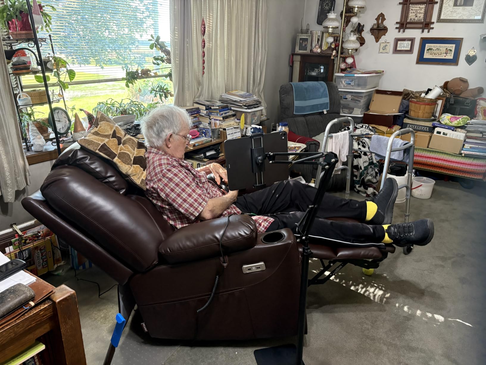 MCombo Power Lift Recliner Chair for Elderly, Heat and Massage 7040(Medium) | FSC Certified, Multiple Sizes, USB&Type C Charging Port, Cup Holders, Side Pockets, Dark Brown Faux Leather customer photo 2