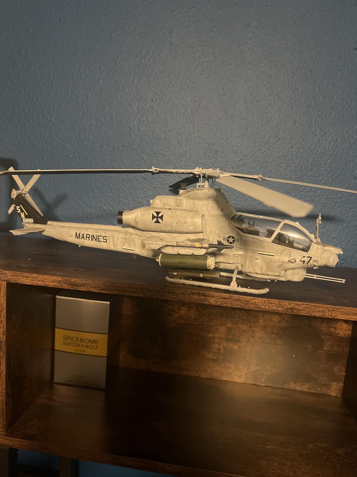 ACA12127 1:35 Academy USMC AH-1Z Cobra 'Shark Mouth' customer photo 2
