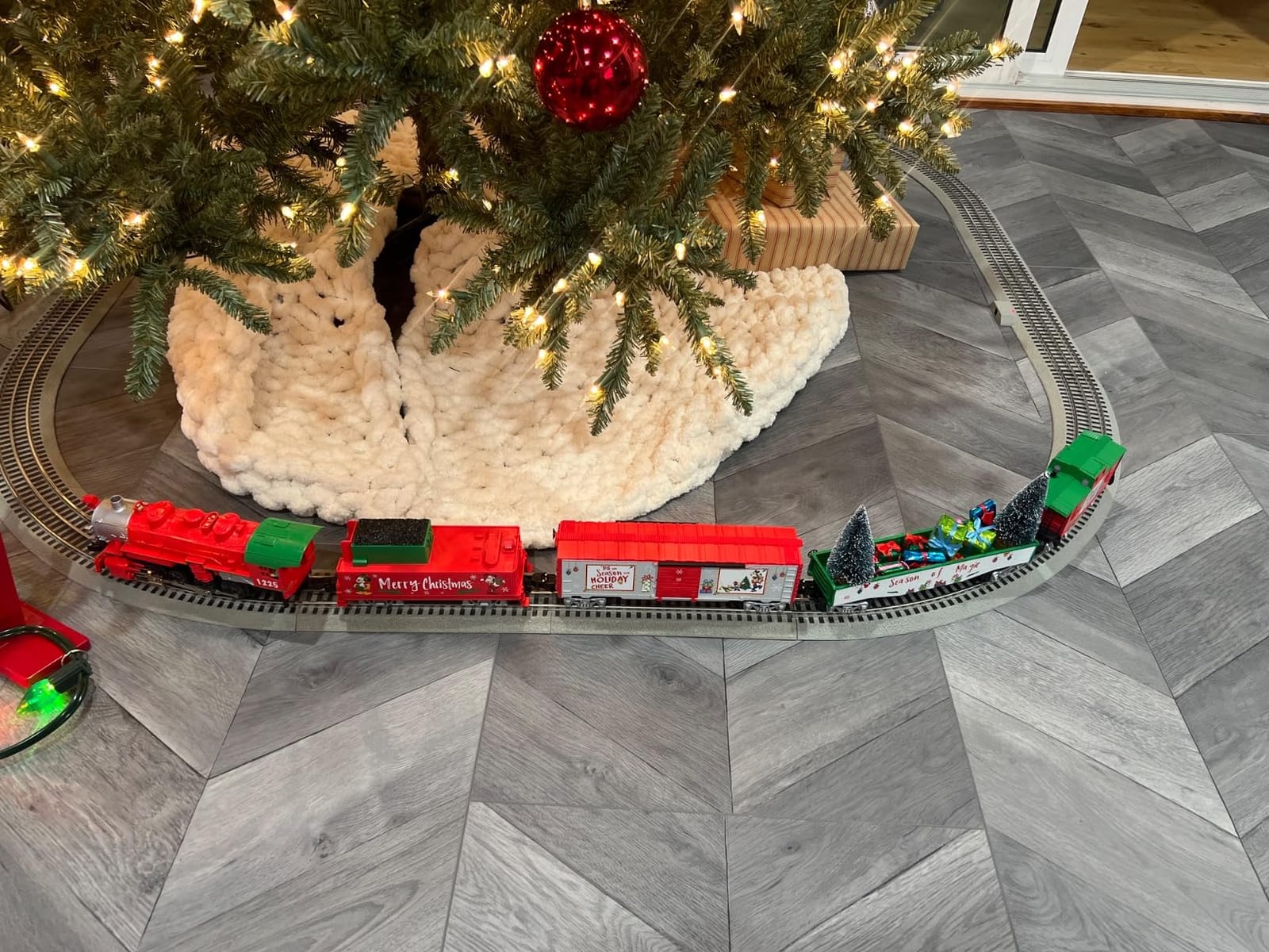 Lionel Disney Christmas Express O Gauge Model Train Set customer photo 2