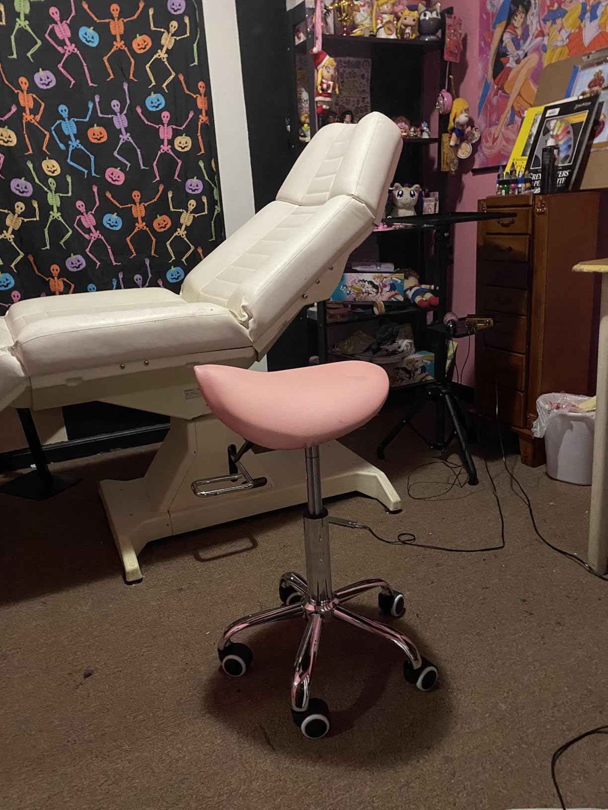 KKTONER Rolling Saddle Stool PU Leather Swivel Adjustable Rolling Stool with Wheels Salon Chair Black customer photo 2