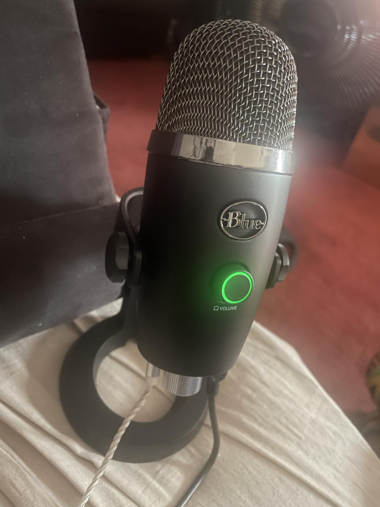 Logitech for Creators Blue Yeti Nano USB Microphone for Gaming, Streaming, Podcasting, Twitch, YouTube, Discord, Recording for PC and Mac, Plug & Play - Blackout customer photo 1
