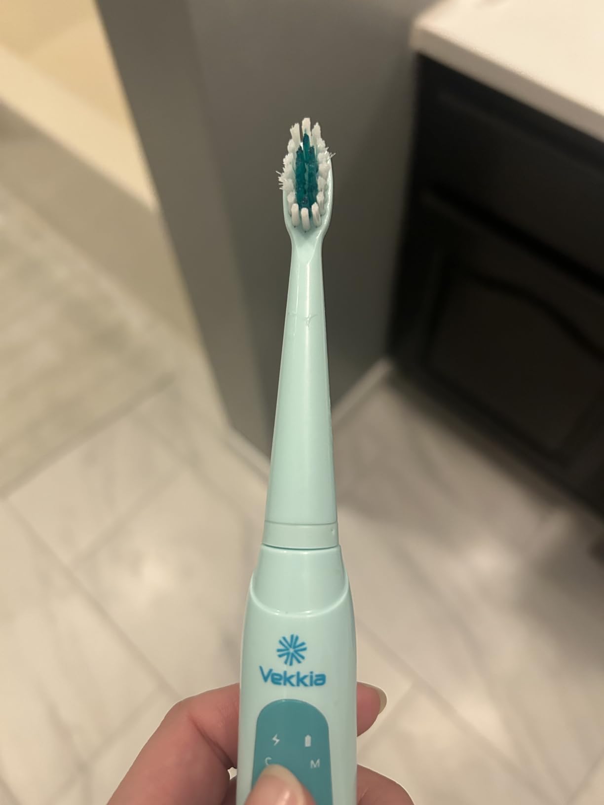 Vekkia Sonic Rechargeable Kids Electric Toothbrush (Blue), 3 Modes with Memory, 24000 Strokes, IPX7 Waterproof, 2-Min Timer for Age 5+ customer photo 2