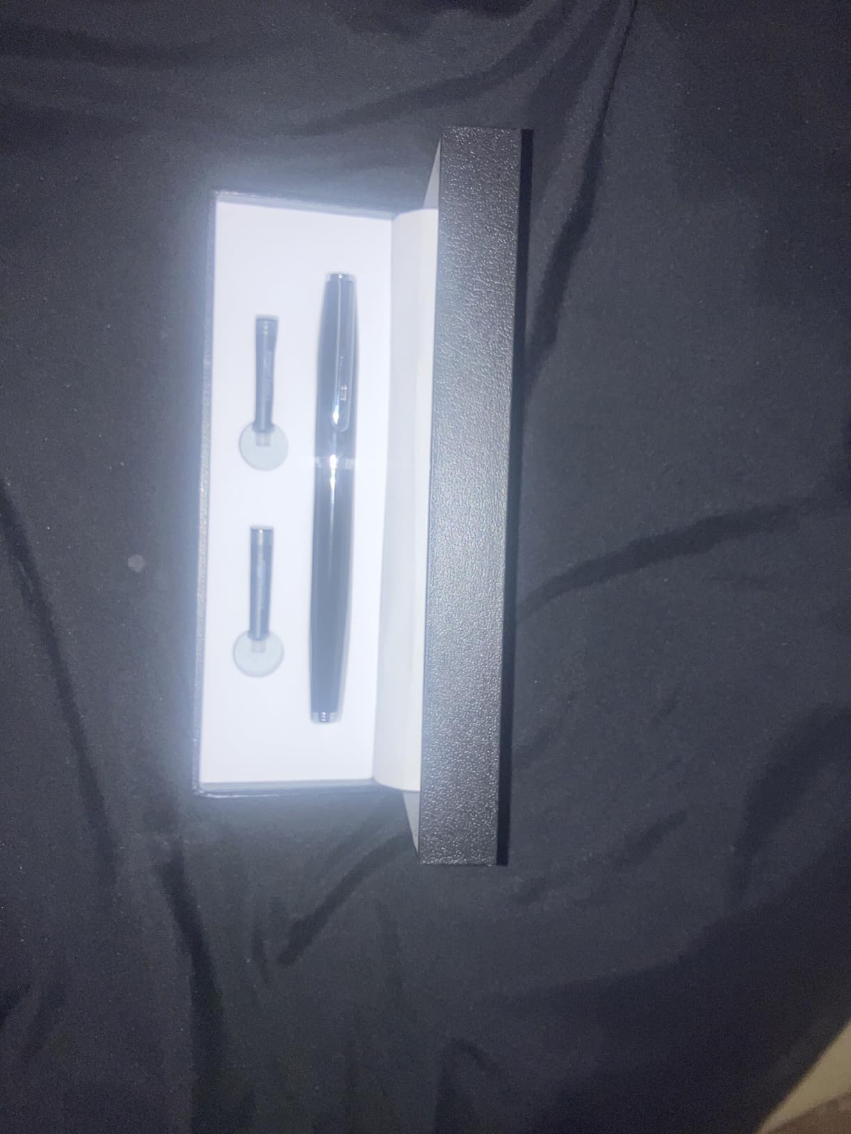 Amazon Basics Refillable Fountain Pen with Smooth Writing, Fine Point Nib, Black Ink customer photo 2