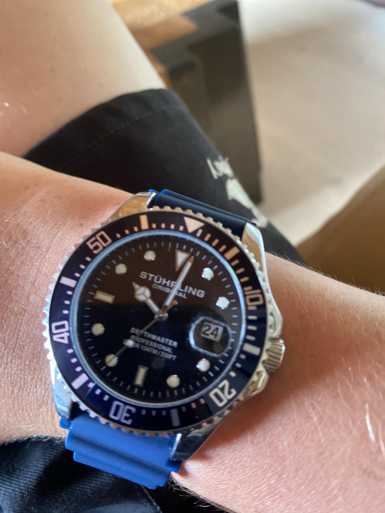 Stuhrling Original Men's Watch Dive Watch Silver 42 MM Case with Screw Down Crown Rubber Strap Water Resistant to 330 FT customer photo 1