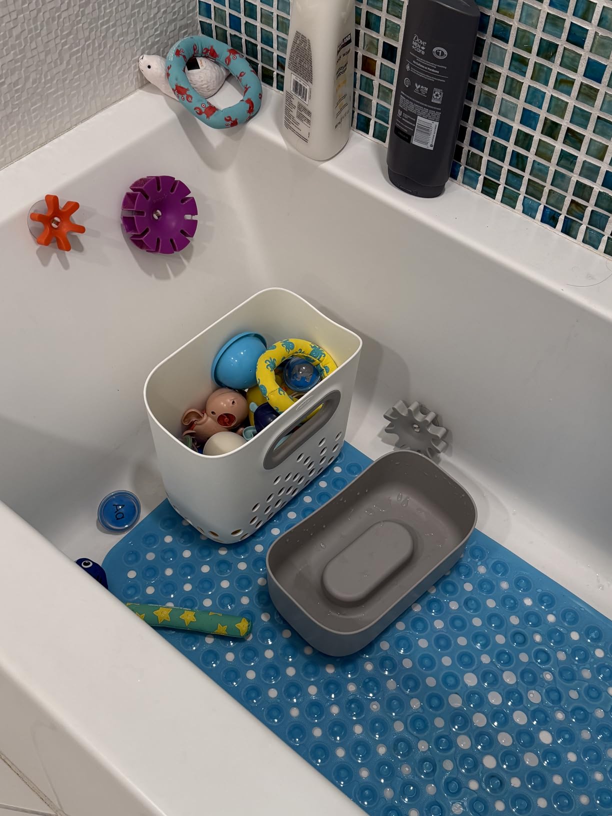 OXO Tot Stand Up Bath Toy Storage Organizer, Large, 7.1 L | Bathtub, Bathroom Storage, Baby Essentials, Toddler, Bathtime, Lid-Free Design, Dries Fast, Scoop Handles, Organizer customer photo 2