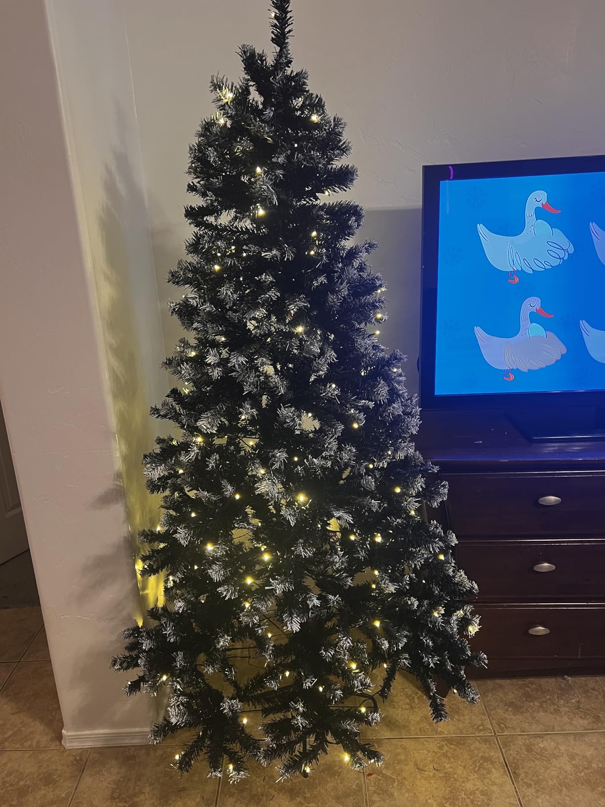Best Choice Products 6ft Artificial Christmas Tree with LED Twinkling Lights, Pre-Lit Spruce Realistic Holiday Xmas Decor, 250 Lights, 798 Tips customer photo 2