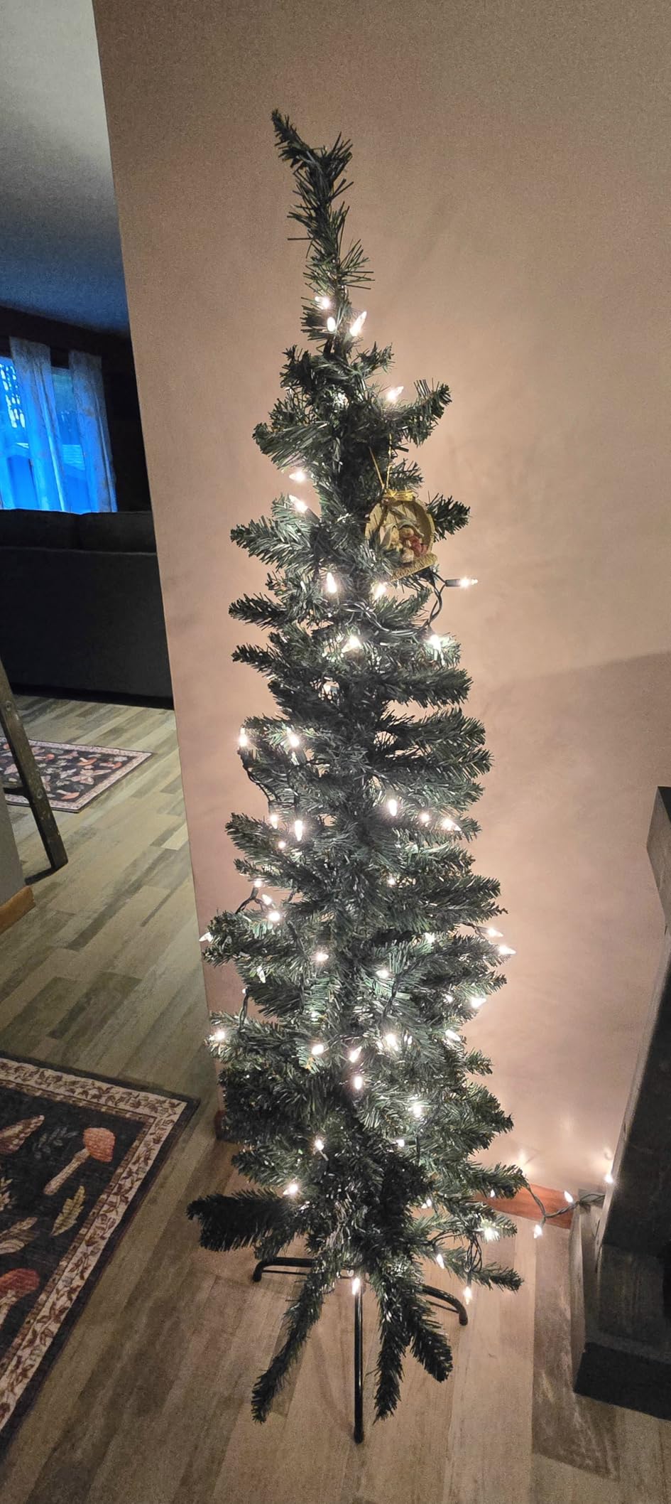 Giantex Green Artificial Pencil Christmas, Premium Hinged Pine Tree with Solid Metal Legs, Perfect for Home, Shops and Holiday Decoration, 5FT customer photo 2