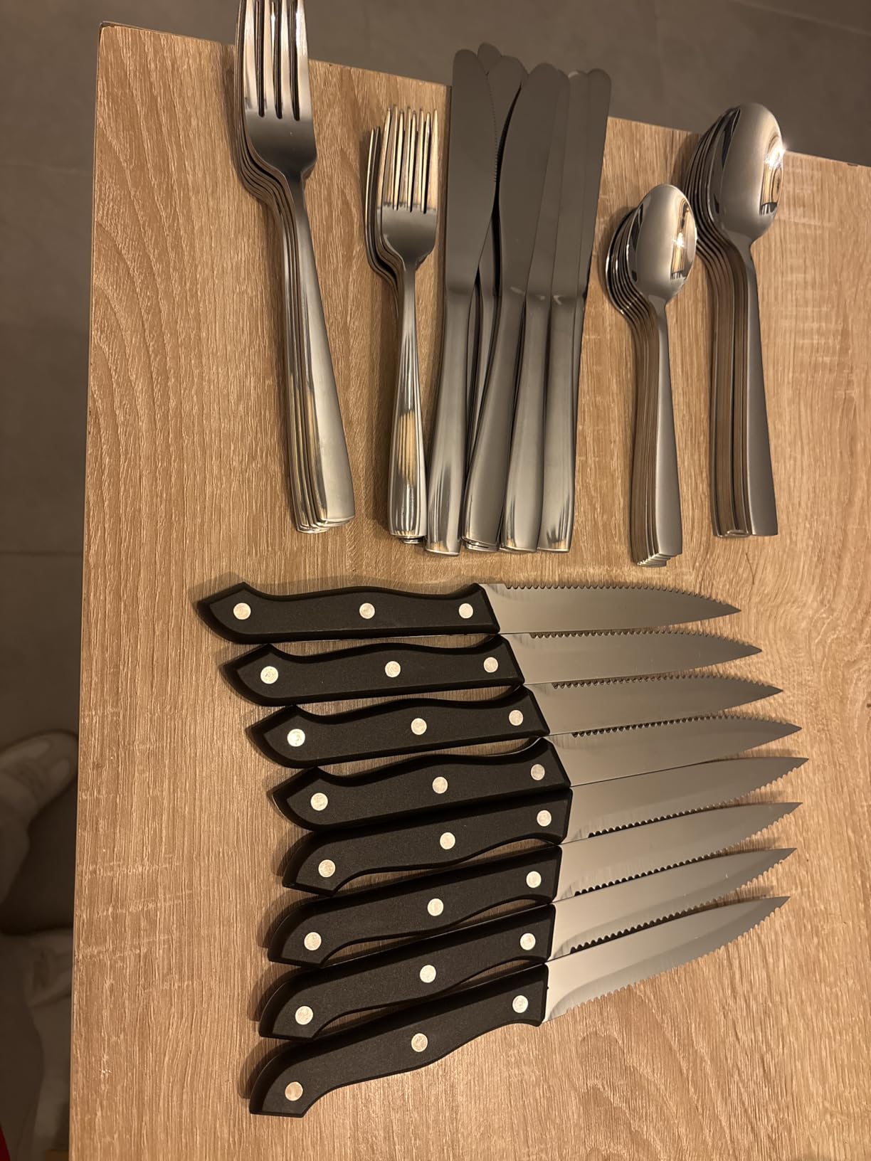 HIWARE 48-Piece Silverware Set with Steak Knives for 8, 18/8 Stainless Steel Flatware Cutlery Set, Mirror Polished, Dishwasher Safe customer photo 1