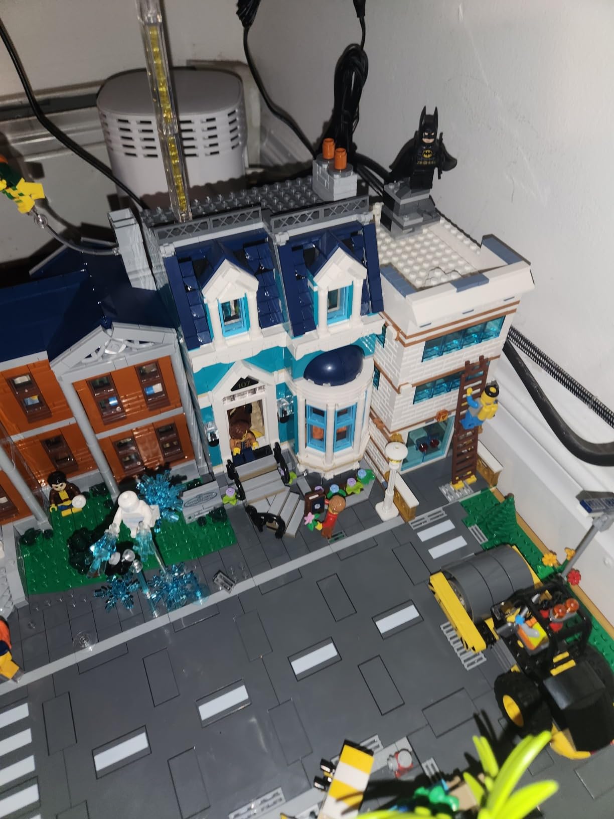 LEGO Creator Expert Bookshop 10270 Modular Building, Home Décor Display Set for Collectors customer photo 1
