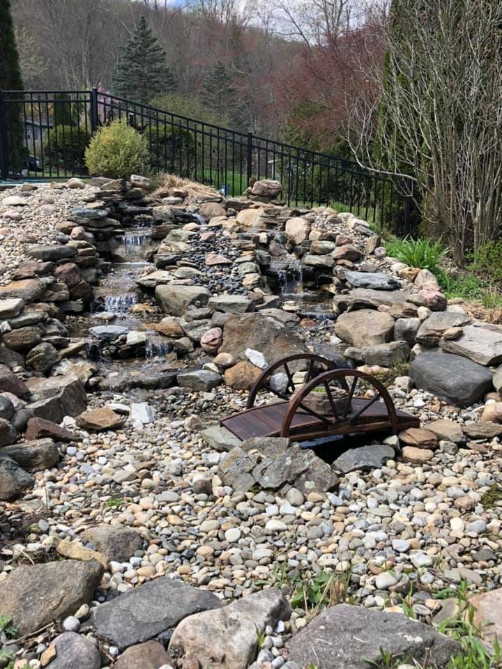 Outsunny 3.3ft Wooden Garden Bridge Half-Wheel Style Railings, Stained Wood Arc Footbridge, Solid Fir Construction customer photo 2