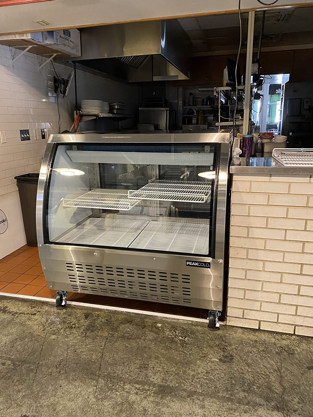 Curved Glass Refrigerated Deli Case - Meat or Seafood Display Showcase, Stainless Steel; 82