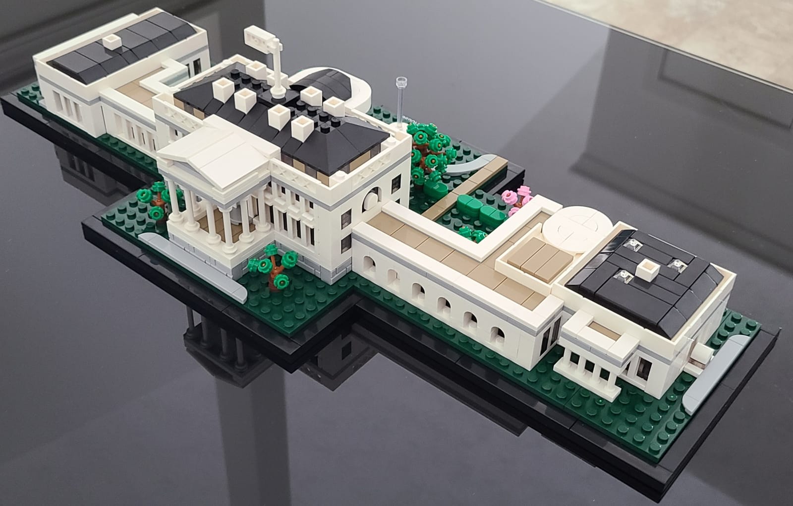 LEGO Architecture Collection: The White House 21054 - Model Building Kit, Creative Set for Adults and Teens, Energizing DIY Project, Iconic Presidential Office, Great Collectible Gift for Father's Day customer photo 2