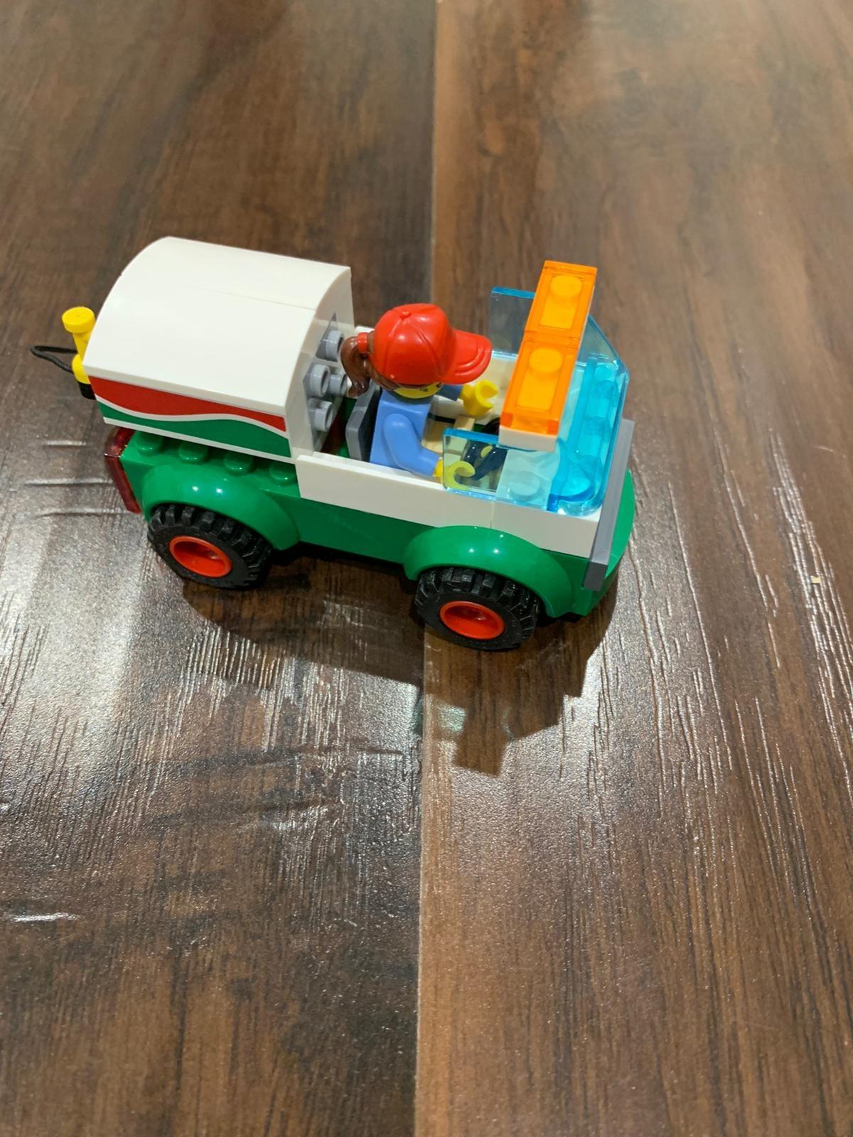 LEGO City Central Airport 60261 Building Toy, with Passenger Charter Plane, Airport Building, Fuel Tanker, Baggage Truck, Cargo and 6 Minifigures, Great Gift for Kids (286 Pieces) customer photo 2