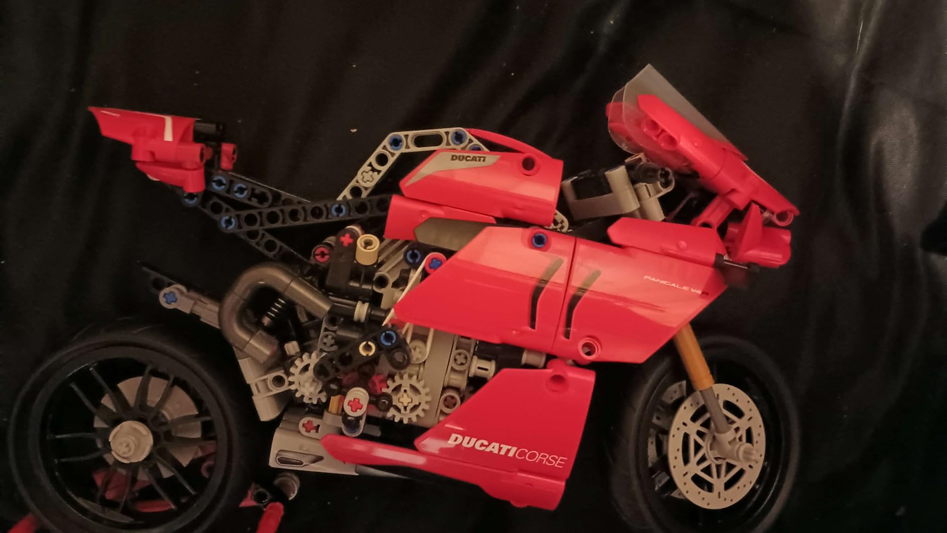 LEGO Technic Ducati Panigale V4 R Motorcycle 42107 Building Set - Collectible Superbike Display Model Kit with Gearbox and Working Suspension, Fun for Adults, and Motorcycle Enthusiasts customer photo 1
