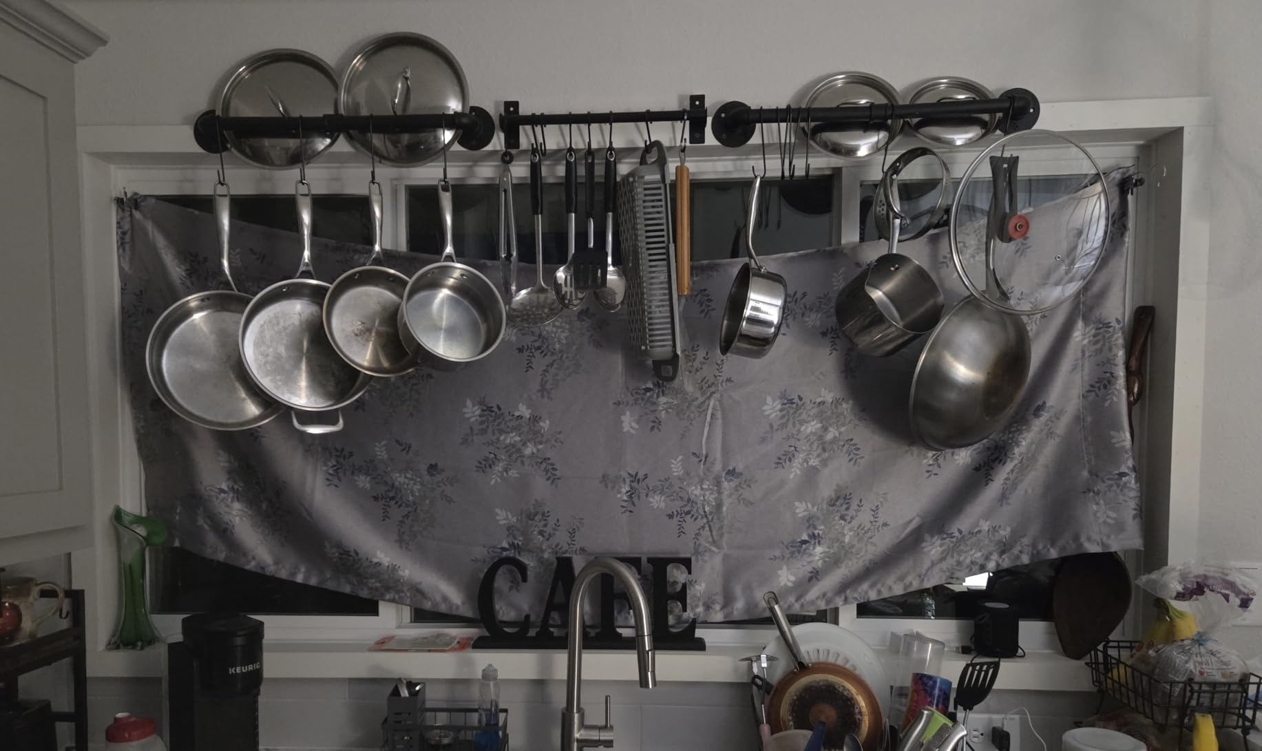 Toplife 31.5 inch Pot Rack, Kitchen Wall Mounted Detachable Pan Lid Utensils Organizer Hanging Rail with 14 Hooks, Black customer photo 1