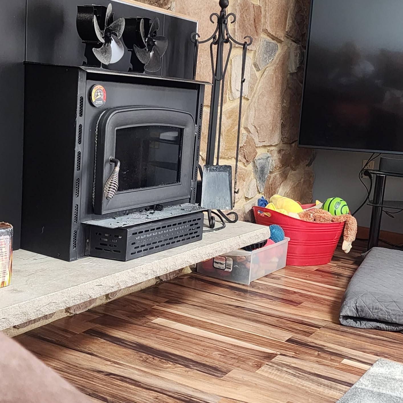 Ashley Hearth AW1820E 1,200 Sq. Ft. Wood Stove Insert, Black customer photo 2