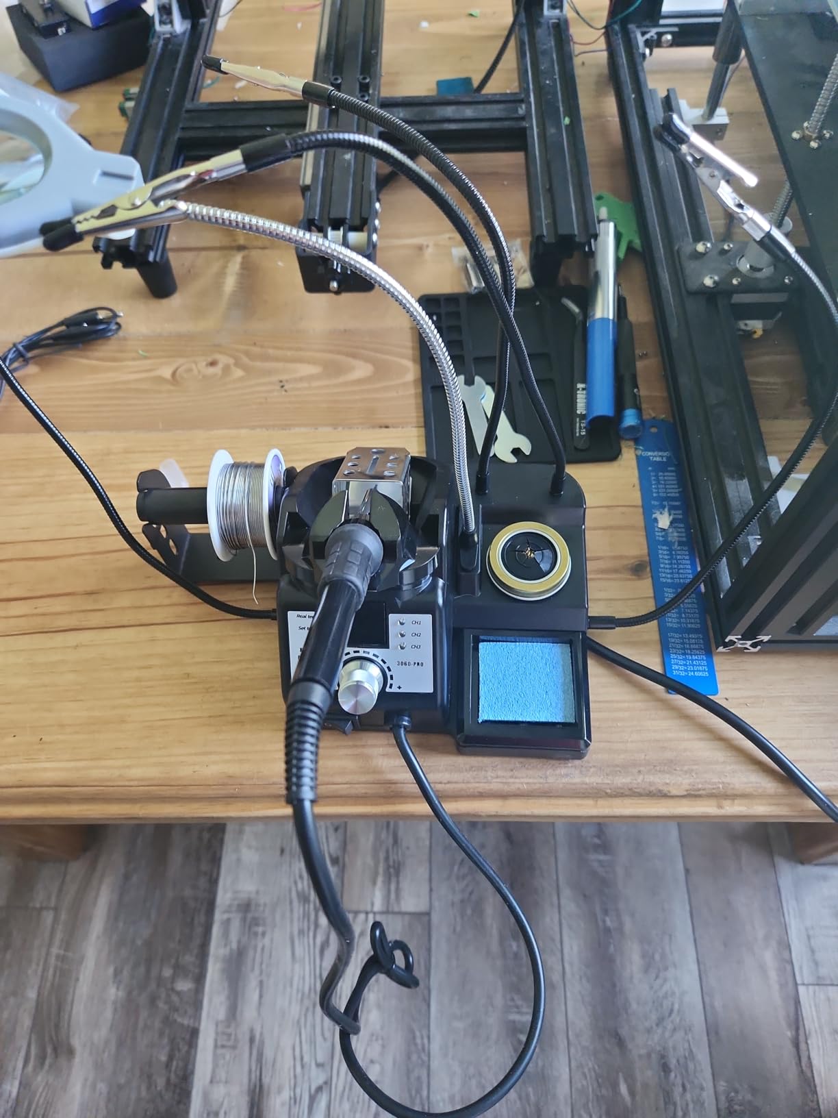 X-Tronic 3060-PRO 75W Soldering Iron Station Kit 5 Extra Tips Mini Mag Lamp 4 Helping Hands Solder Sucker Tweezers 50g Solder Brass Sponge w/Flux Sleep Func °C/°F 3 Temp Presets customer photo 2