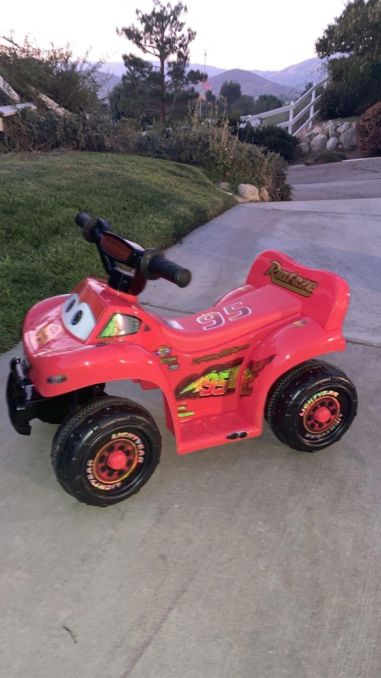 Kid Trax Toddler Disney Cars Quad Ride On Toy, Kids 1.5-3 Years Old, 6 Volt Battery and Charger Included, Max Weight 45 lbs, Lightning McQueen Red customer photo 2