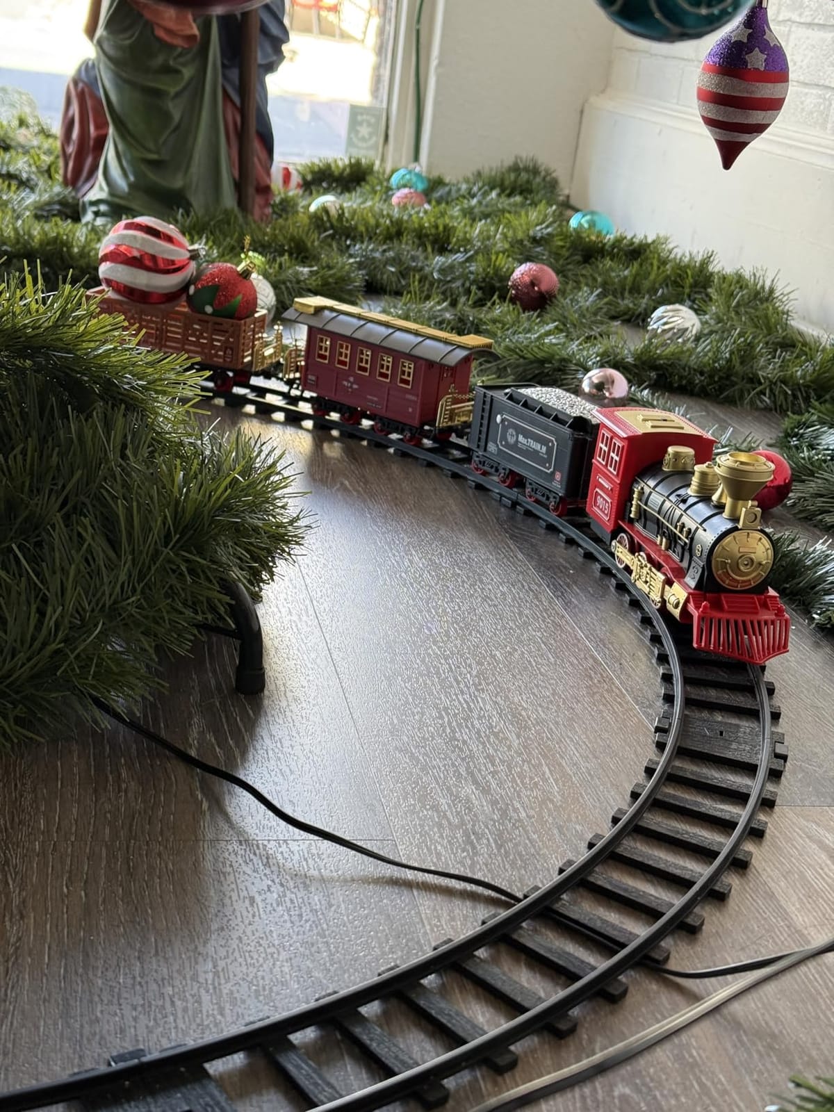 Hot Bee Train Set, Train Toys with Smoke, Lights, Sound and Train Tracks | Toy Train Set for Under Christmas Tree, Toddler Model Trains for 3 4 5 6 7 8+ Years Old Kids Christmas Toys Gifts customer photo 2