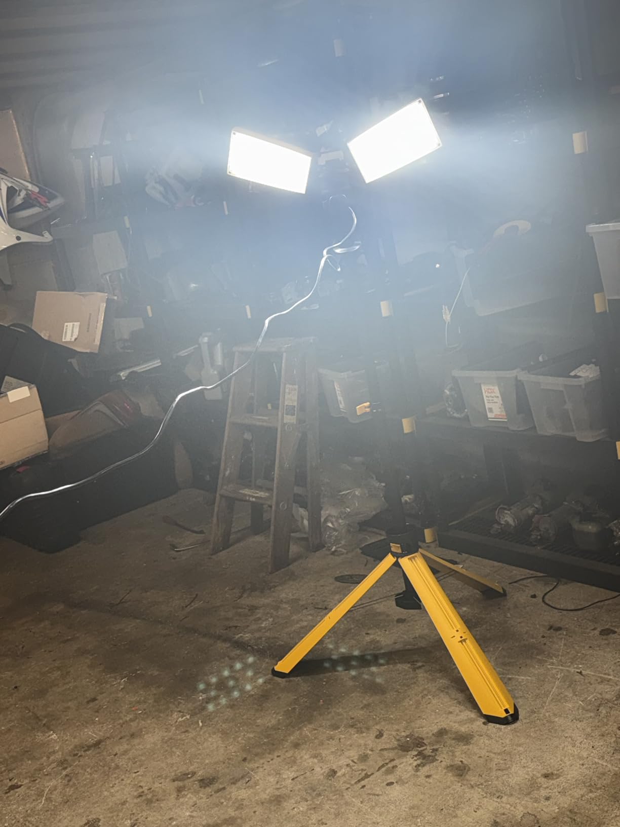 LUTEC Upgraded 5000K 15000 Lumen 105 Watt Dual-Head LED Work Light with Telescoping Tripod, Work Light with Stand Rotating Waterproof Lamps and 8 Ft 3-Prong Power Cord customer photo 1