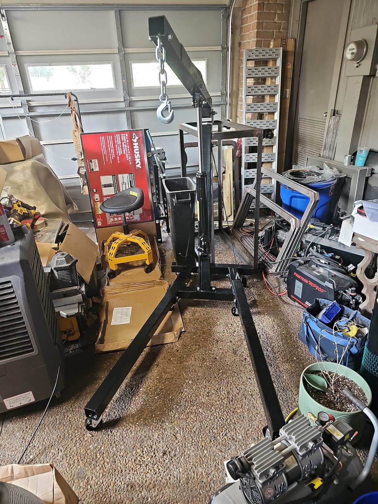 Goplus 2 Ton Folding Engine Lift with 6 Wheels, Heavy Duty Steel Hydraulic Shop Crane, Cherry Picker for Garage, Workshop, 4400 LBS customer photo 1