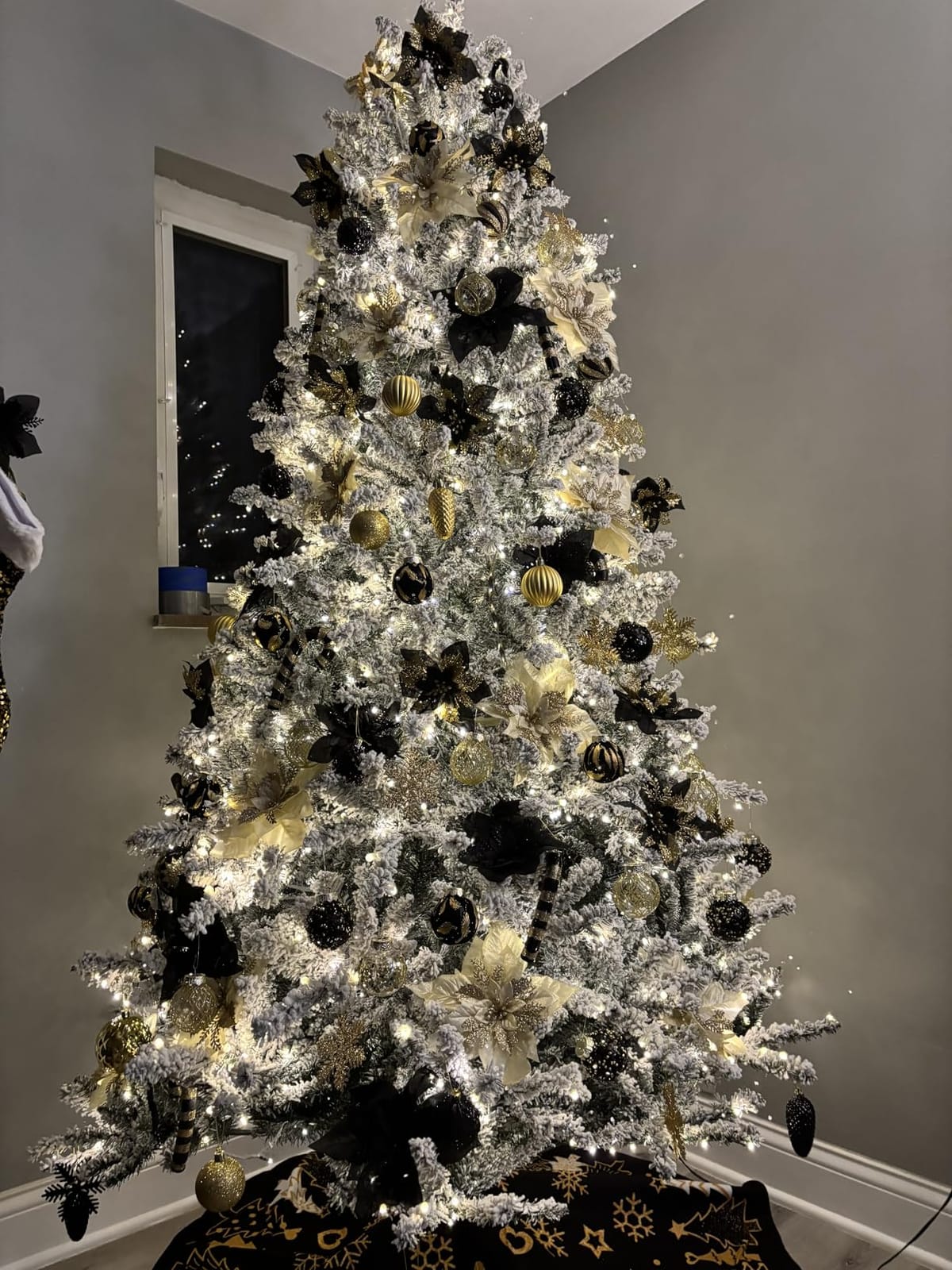 Hykolity 7.5 ft Flocked Prelit Christmas Tree | 450 Warm White Led Lights, 1,446 Branch Tips, Hinged Design and Sturdy Metal Stand customer photo 1