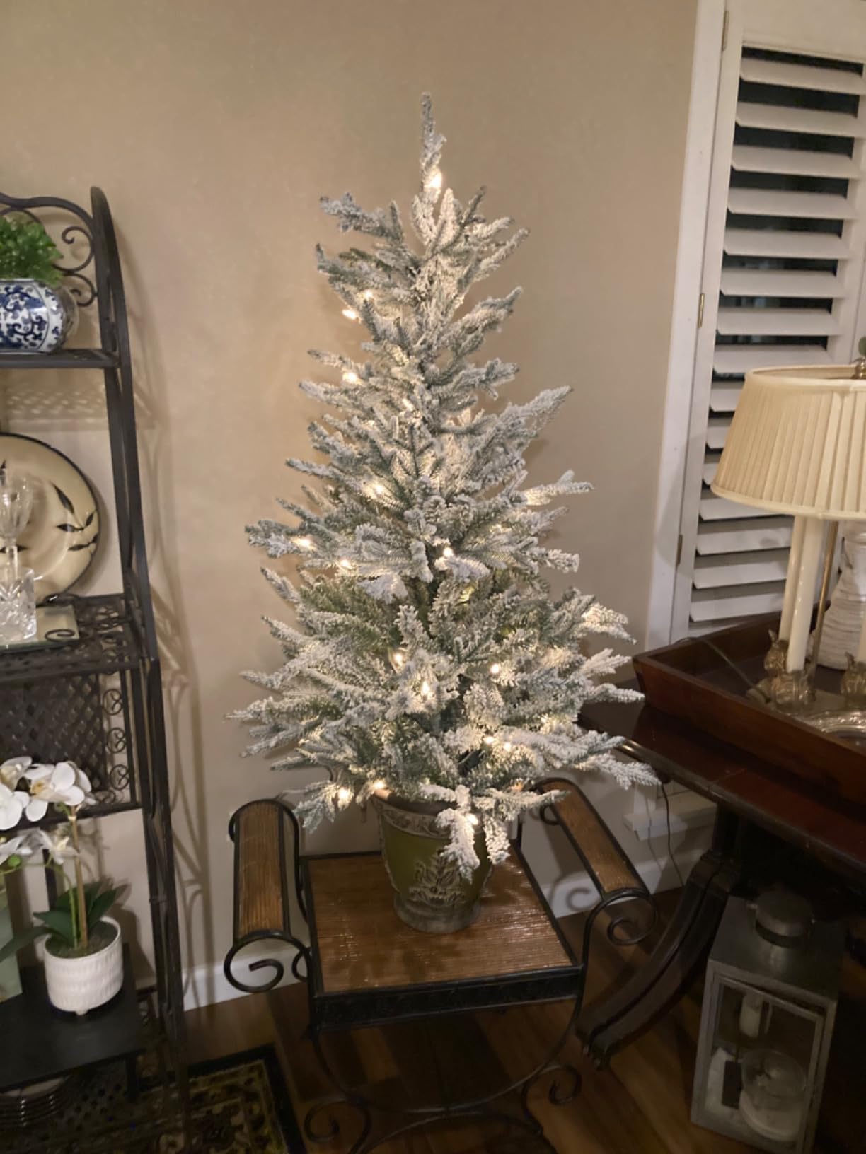 Puleo International 6ft Pre-Lit Potted Flocked Pencil Christmas Tree | 1325 Branch Tips, 120 Warm White LEDs, Hinged Branches, Potted Base, 6ft Flocked Arctic Fir Pencil Tree customer photo 1
