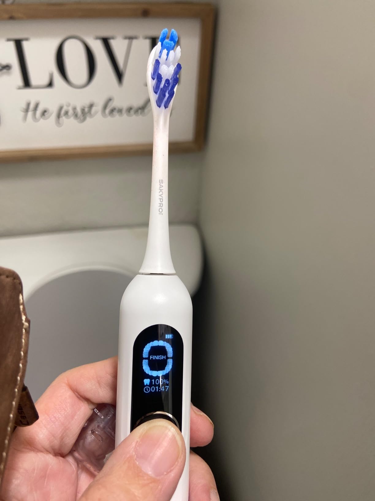 SAKYPRORAL Kids Electric Toothbrush for Teens Tween (6-15Y), Smart AI Screen with Brushing Score, Soft Bristles, Visual Timer for Braces, 150 Days Battery with Travel Case (Blue) customer photo 2