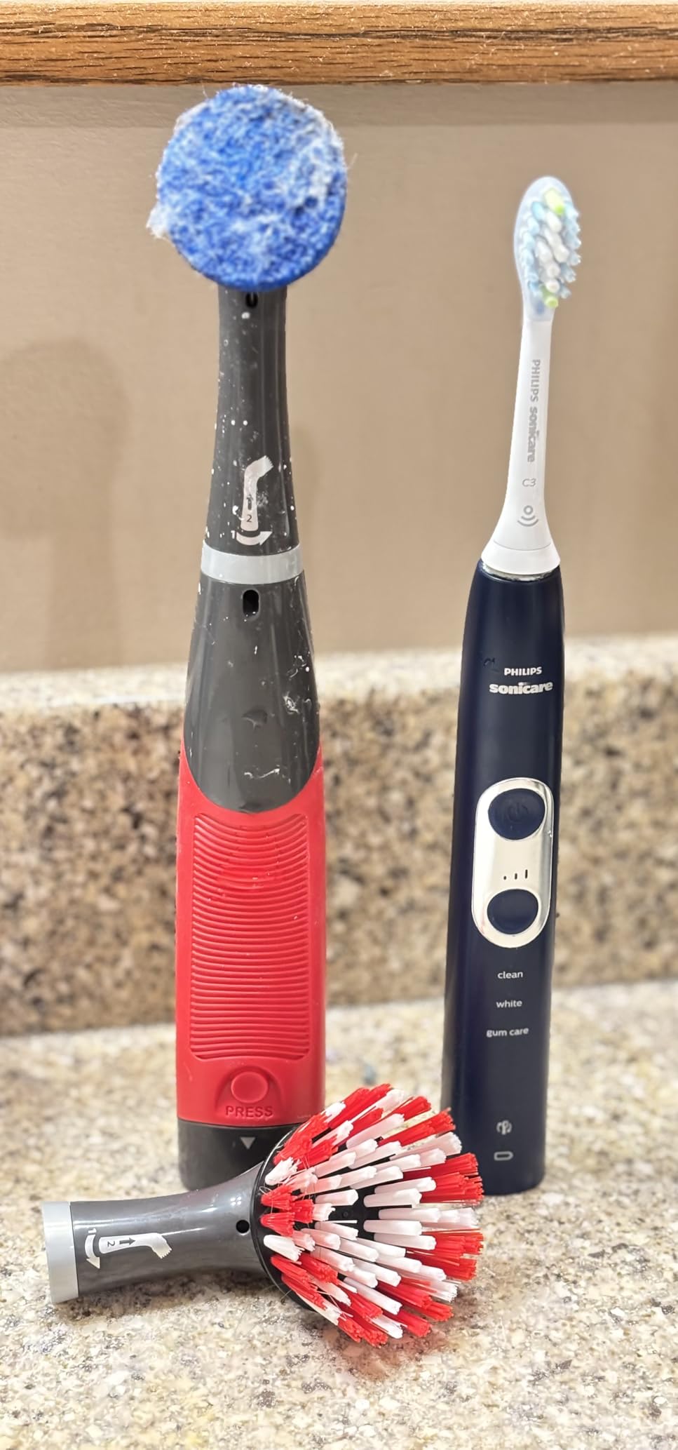 Rubbermaid Reveal Power Scrubber 18-Piece Kit, Cordless Electric Battery Powered Scrub Brush, Water Resistant, for Home/Kitchen/Bathroom/Grout/Tile/Shower/Tub customer photo 2