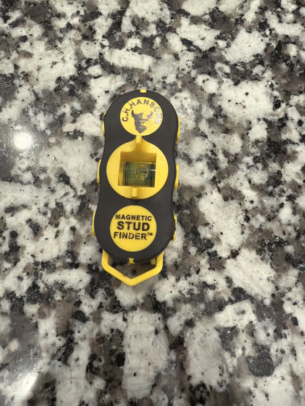 CH Hanson Magnetic Stud Finder | Battery-Free Stud Locator with Rare Earth Magnets | Finds Nails & Screws Behind Drywall | Built-In Level for TV Mounting, Shelves & Home Projects customer photo 1