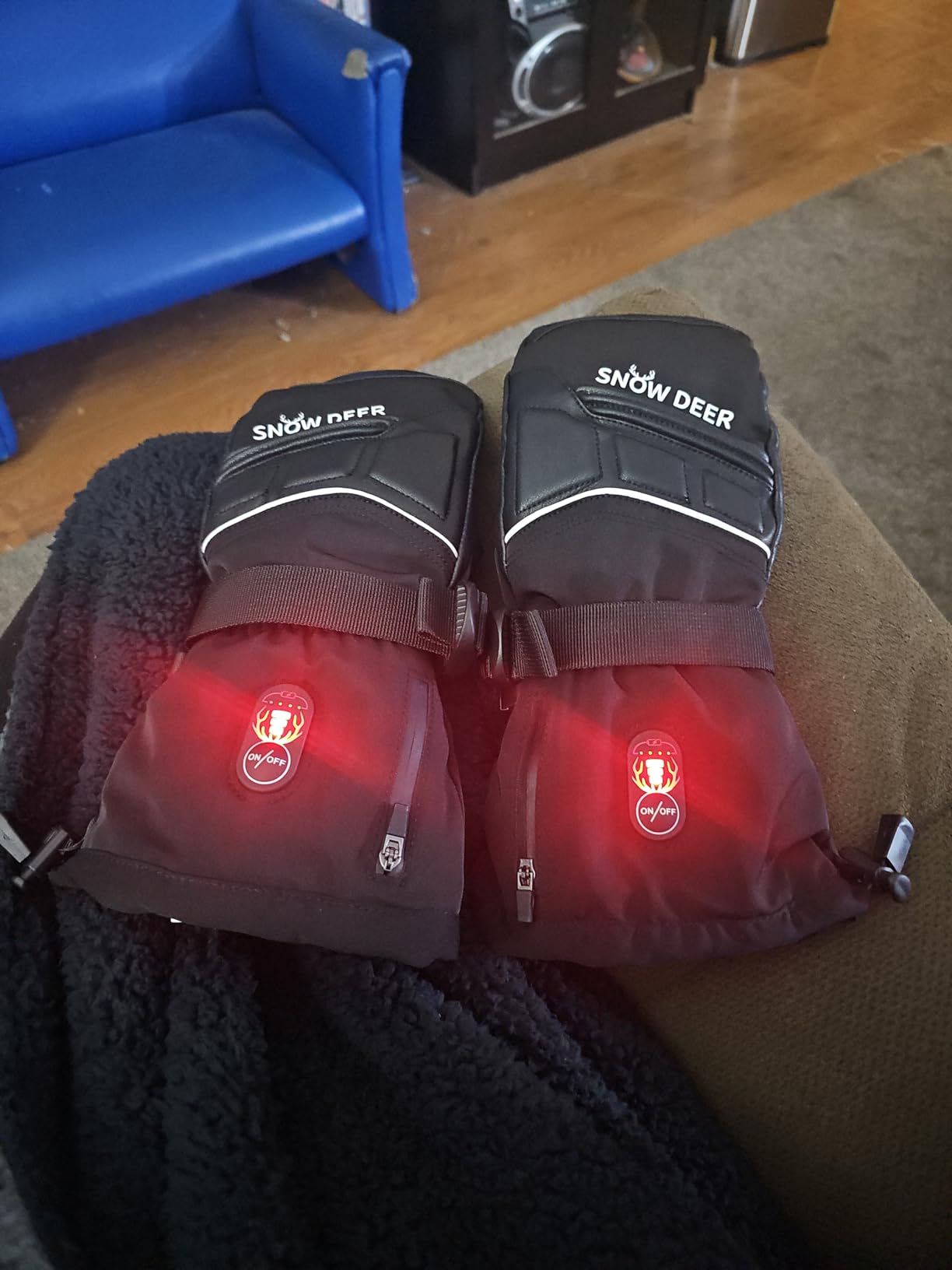 SNOW DEER Heated Mittens for Men and Women Waterproof Ski Gloves with Touchscreen 7.4V 3000mAh Battery Gloves Electric Rechargeable Thermal Mittens for Hands Warm customer photo 2