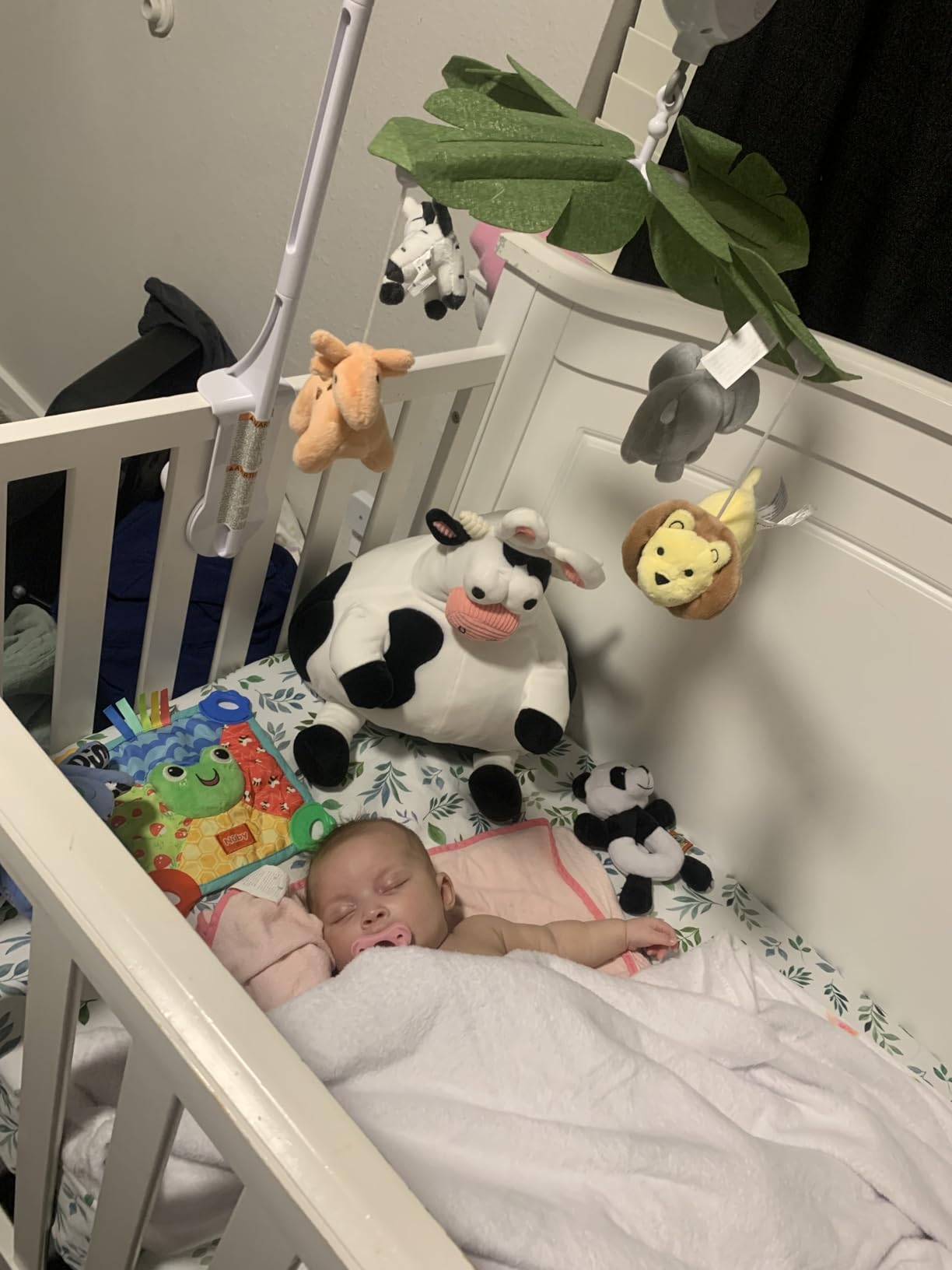 The Peanutshell Crib Mobile for Boys or Girls - White Musical Baby Crib Mobile with 12 Lullabies, Jungle Animal, Baby Safari Animals Nursery Decor customer photo 2