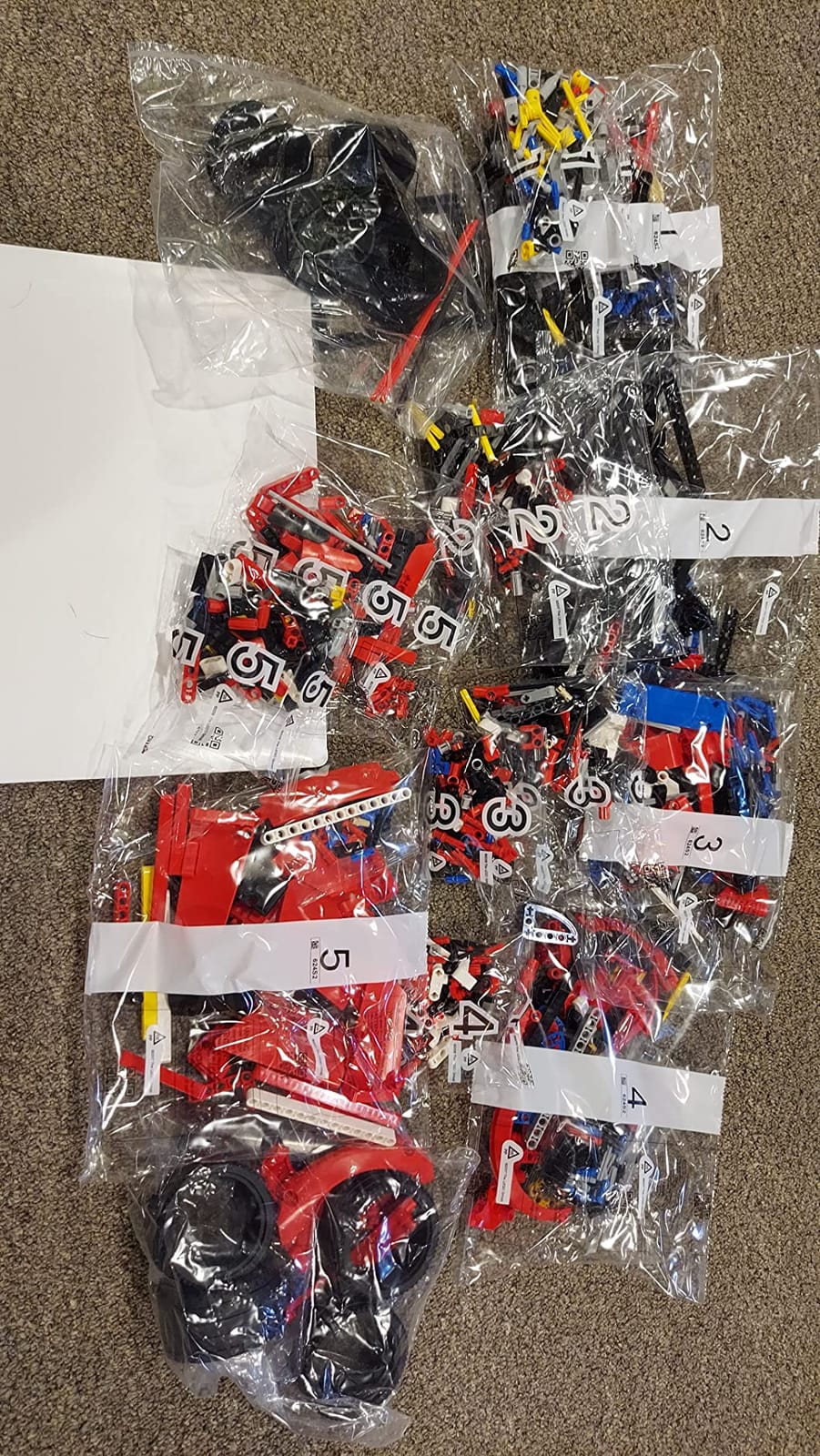 Technic Ferrari 488 GTE 'AF Corse #51' 42125 - Champion GT Series Sports Race Car, Exclusive Collectible Model Kit, Collectors Set for Adults to Build customer photo 1