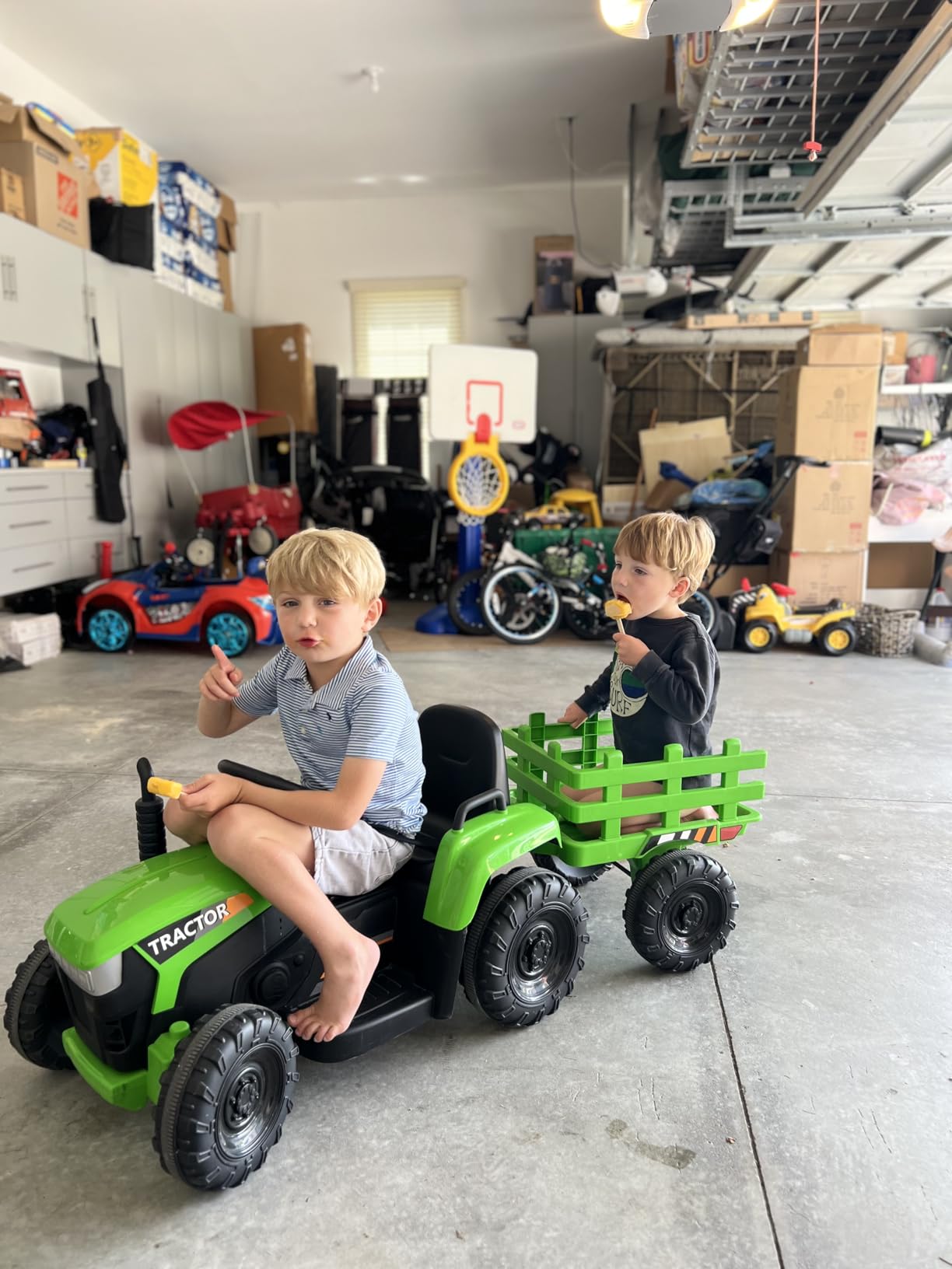 TOBBI Kids Electric Ride On Toy Tractor, Toddlers 12V Battery-Powered Car to Drive, 35W Dual Motor 6-Wheels Trailer Vehicle with 3-Speeds/LED & Horn Functions for Children Aged 3-8-Dark Green customer photo 2