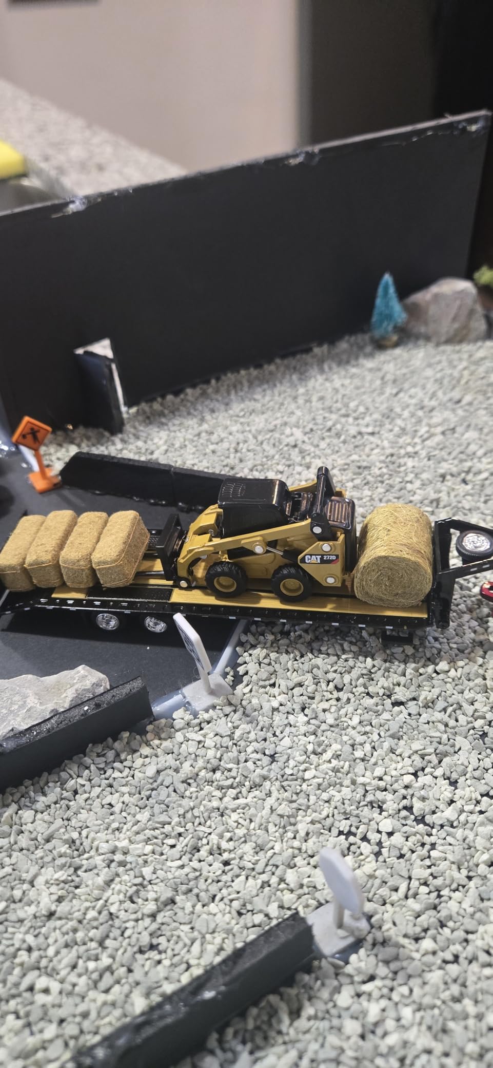Diecast Masters 1:64 Scale Caterpillar 272D2 Skid Steer Loader & 297D2 Compact Track Attachment Accessories, Play Collect Series Collectible Cat Trucks Construction Equipment, Model 85693 customer photo 1