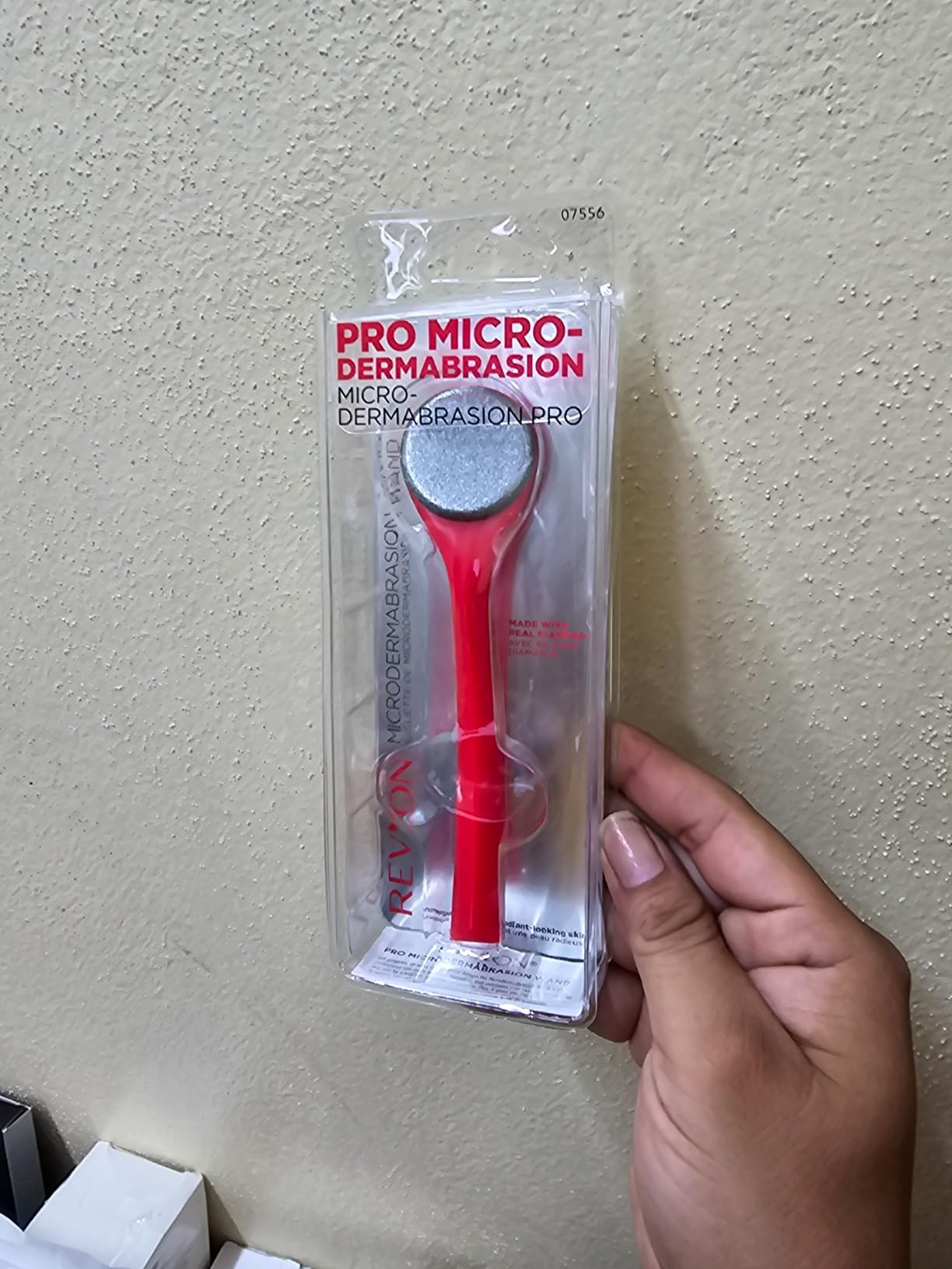 Revlon Microdermabrasion Wand, Gently Exfoliate Skin with Real Diamond Grit, 1 Count customer photo 2