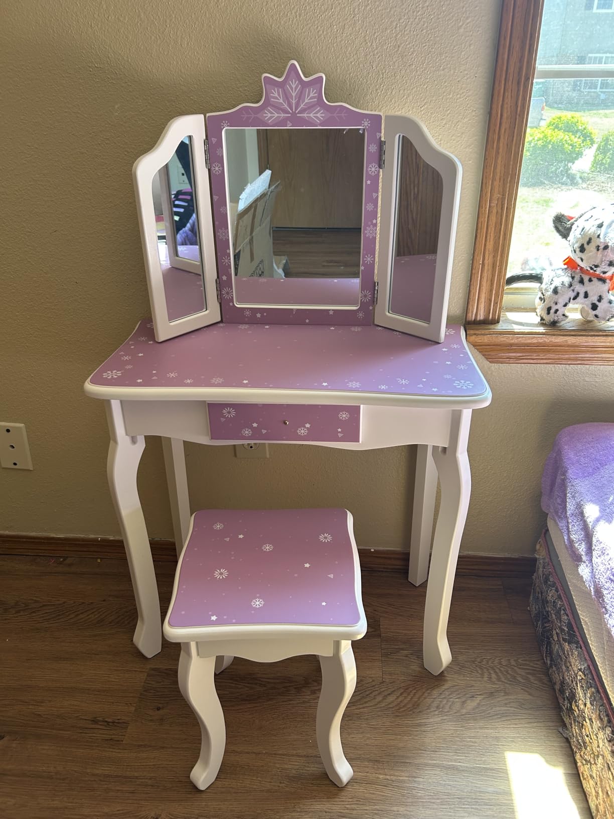 JOYMOR Kids Vanity Set, Wooden Princess Makeup Table with Stool, Tri-Folding Mirror, Large Drawer, Solid Wooden Legs, Beauty Make Up Dressing Set for Girls Best Gift (Pink) customer photo 2