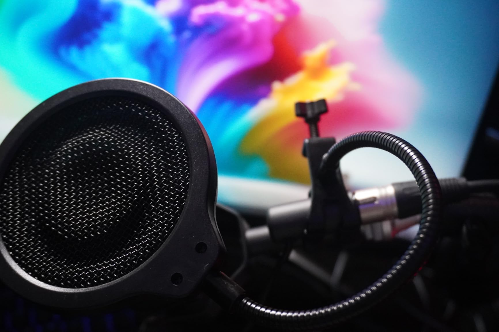 YOUSHARES Pop Filter - 4 Inch 3 Layers Metal Windscreen with Flexible 360° Gooseneck Clip Mic Mask Shield Compatible with Shure MV7 Mic customer photo 1